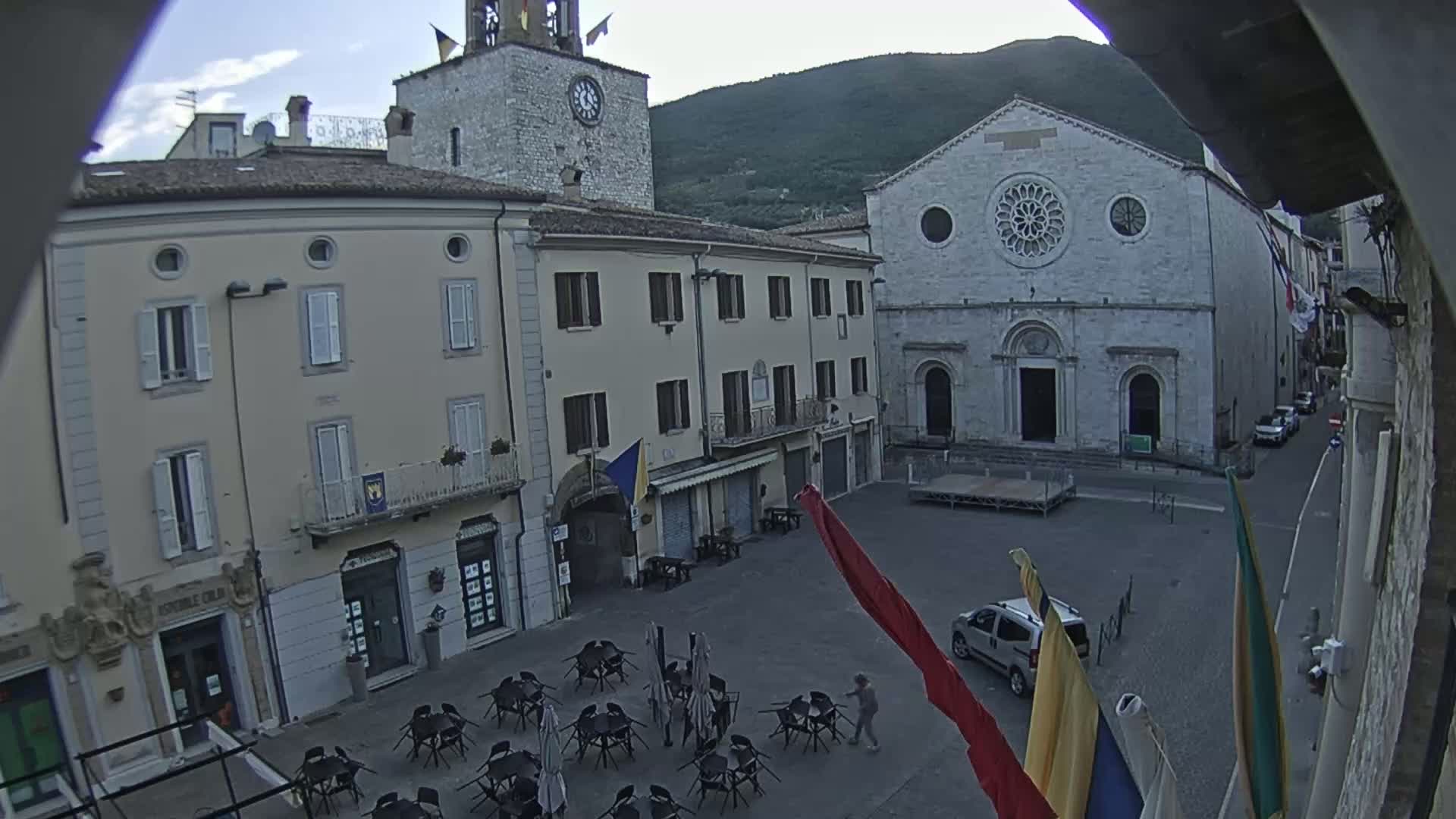 Gualdo Tadino Piazza Martiri della Libertà Square Live Cam - Perugia, Umbria, Italy