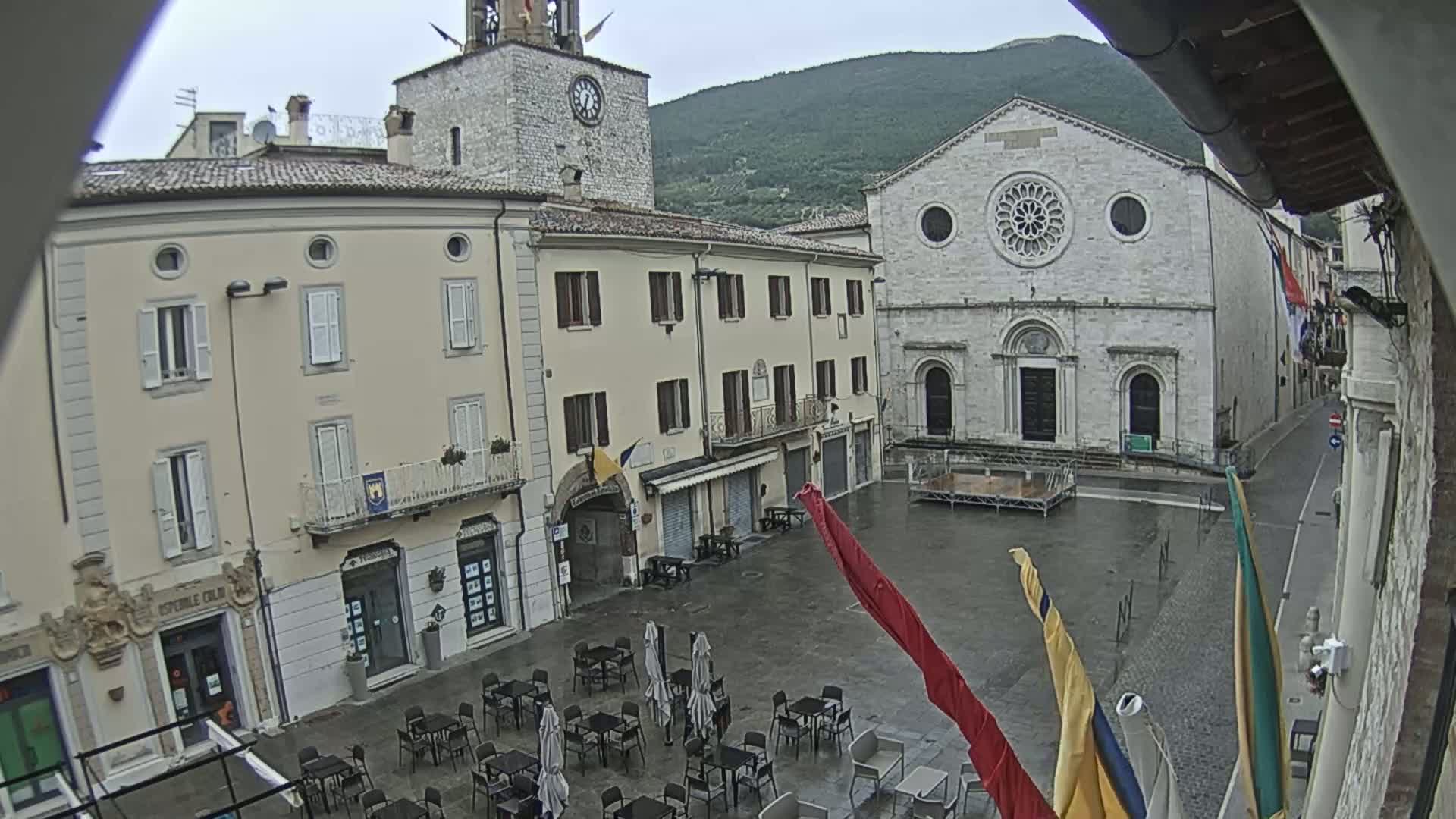Gualdo Tadino Piazza Martiri della Libertà Square Live Cam - Perugia, Umbria, Italy