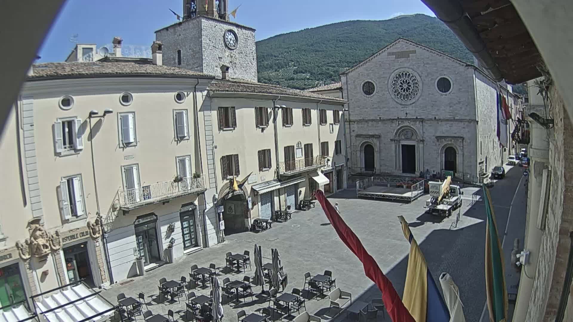 Gualdo Tadino Piazza Martiri della Libertà Square Live Cam - Perugia, Umbria, Italy