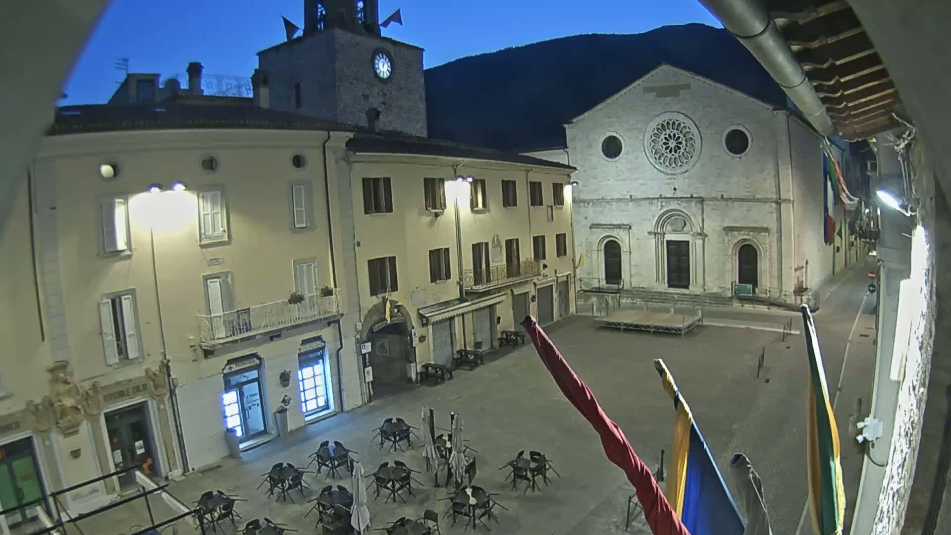 Gualdo Tadino Piazza Martiri della Libertà Square Live Cam - Perugia, Umbria, Italy