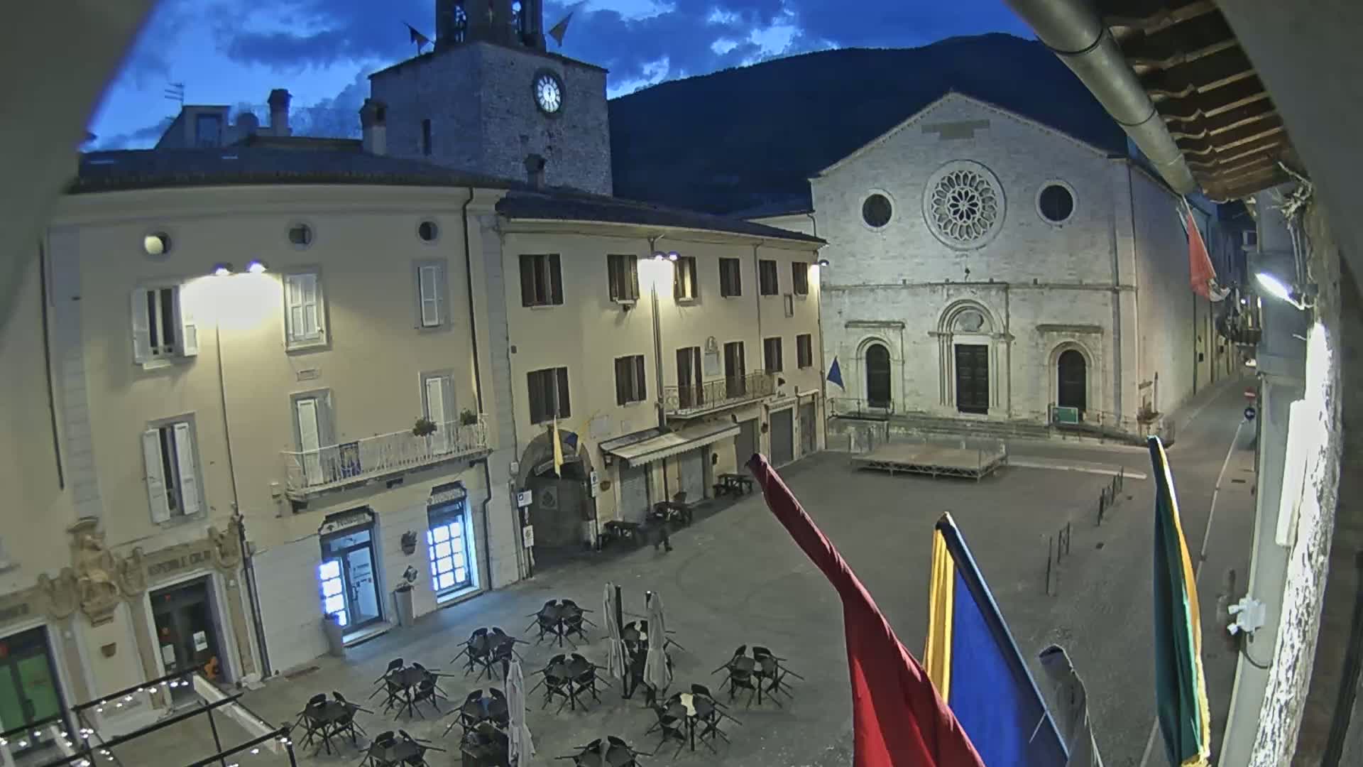 Gualdo Tadino Piazza Martiri della Libertà Square Live Cam - Perugia, Umbria, Italy