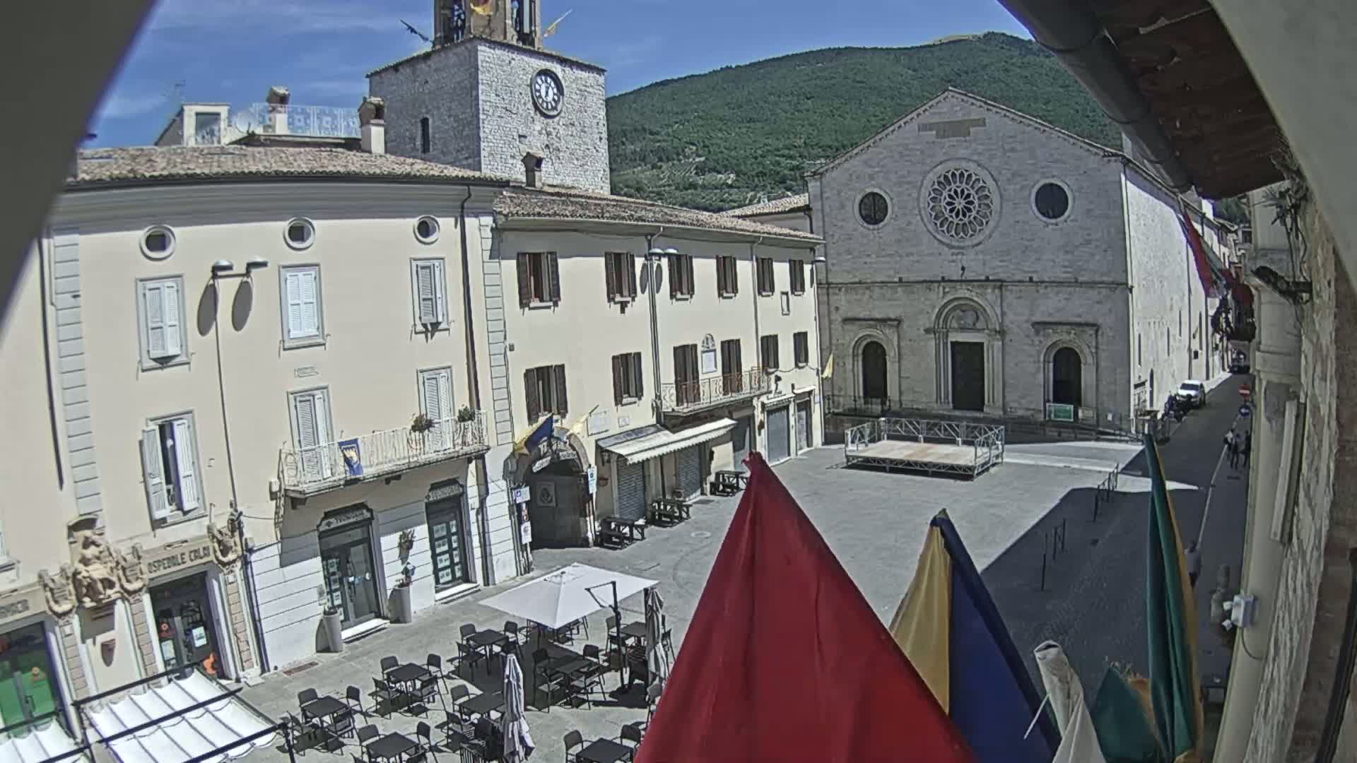 Gualdo Tadino Piazza Martiri della Libertà Square Live Cam - Perugia, Umbria, Italy