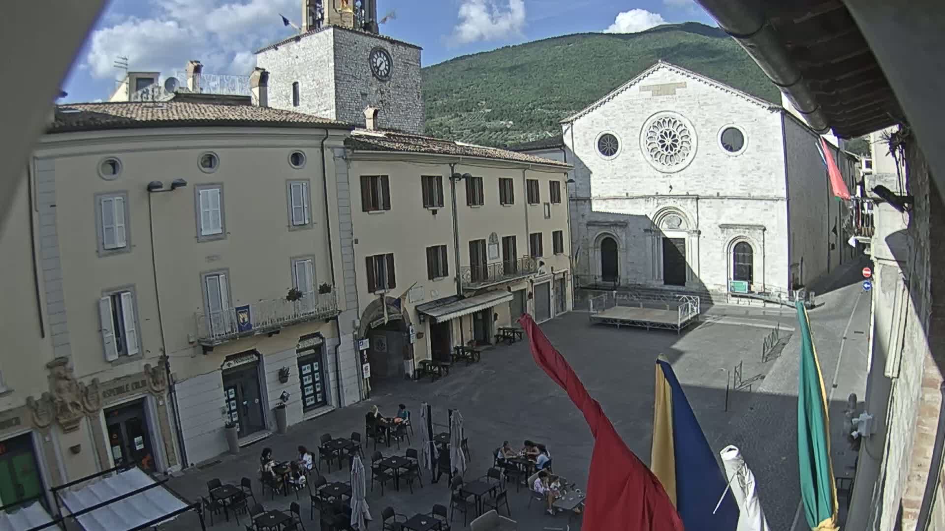 Gualdo Tadino Piazza Martiri della Libertà Square Live Cam - Perugia, Umbria, Italy
