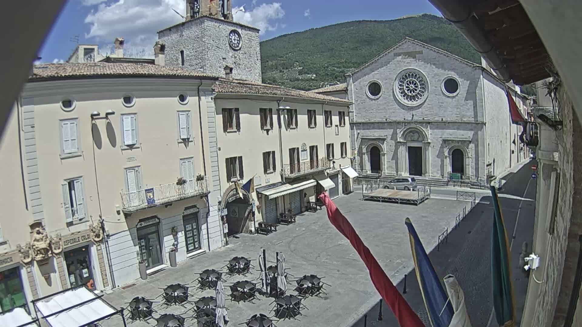 Gualdo Tadino Piazza Martiri della Libertà Square Live Cam - Perugia, Umbria, Italy