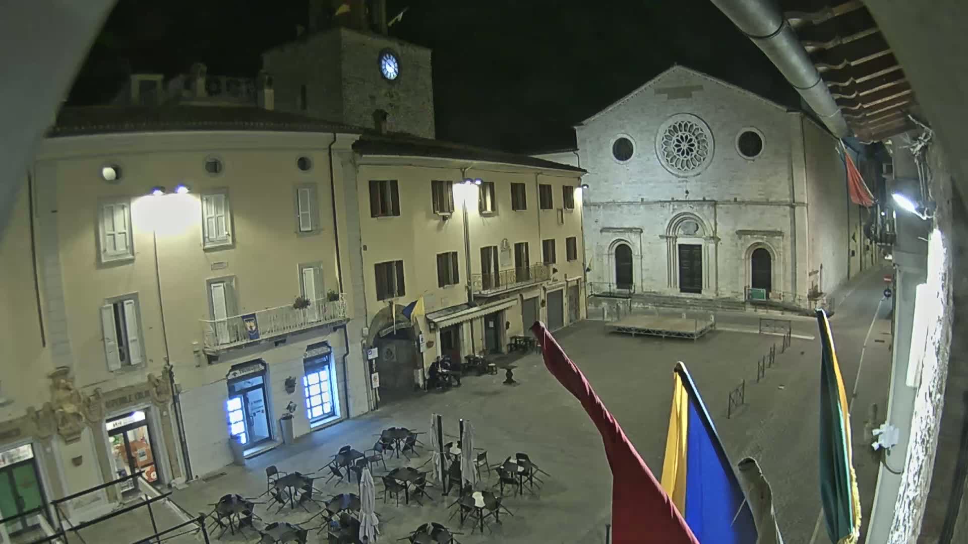 Gualdo Tadino Piazza Martiri della Libertà Square Live Cam - Perugia, Umbria, Italy