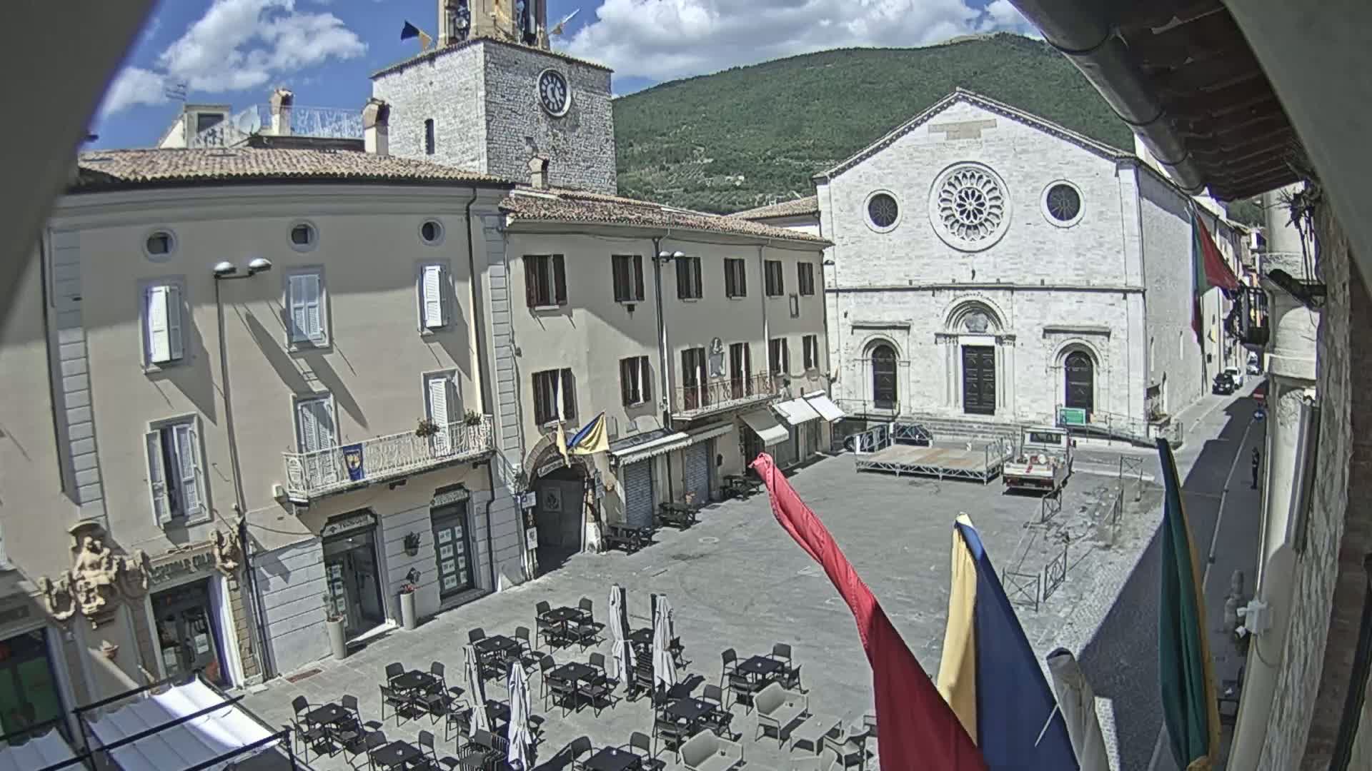 Gualdo Tadino Piazza Martiri della Libertà Square Live Cam - Perugia, Umbria, Italy