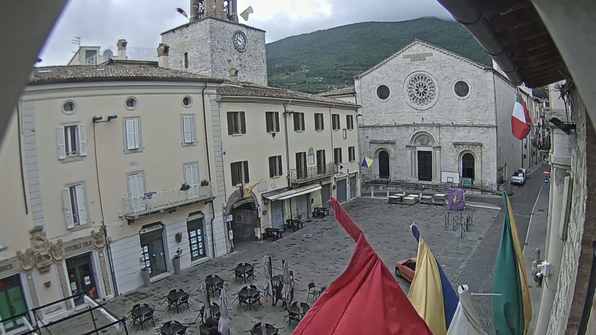 Gualdo Tadino Piazza Martiri della Libertà Square Live Cam - Perugia, Umbria, Italy