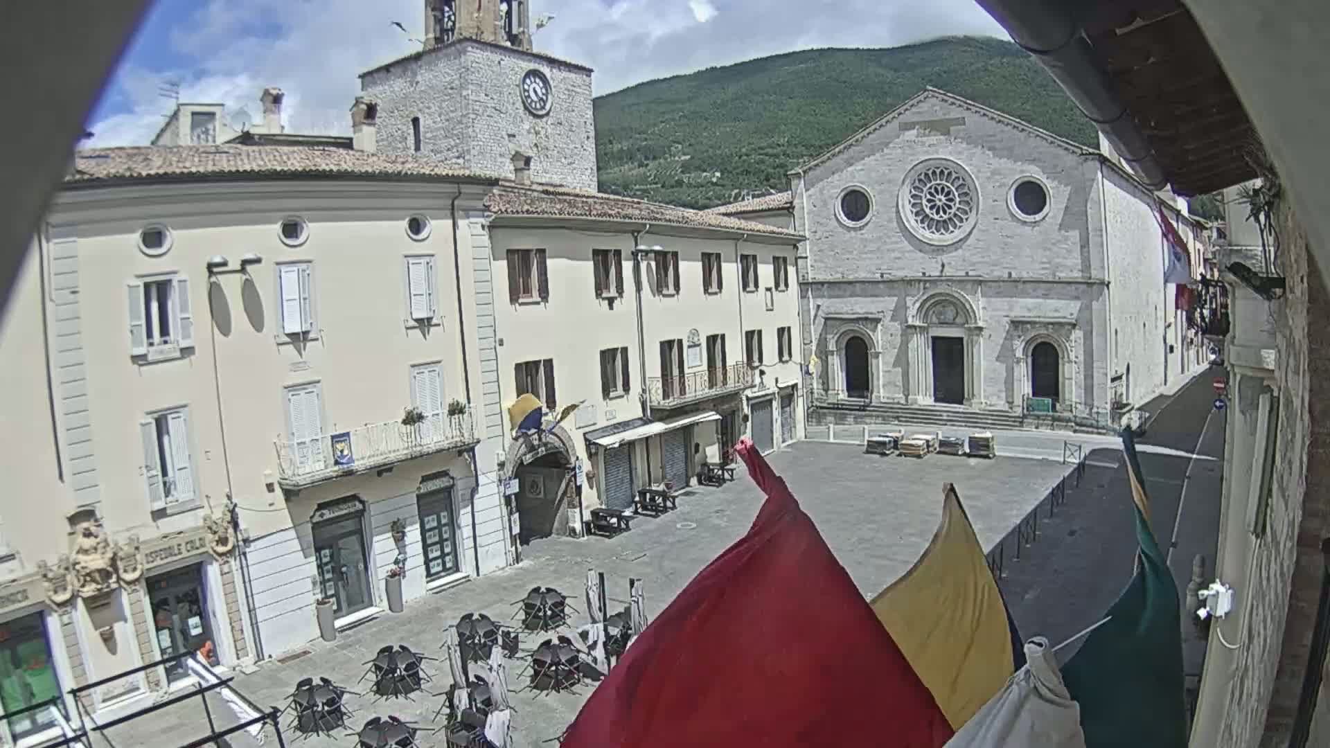 Gualdo Tadino Piazza Martiri della Libertà Square Live Cam - Perugia, Umbria, Italy