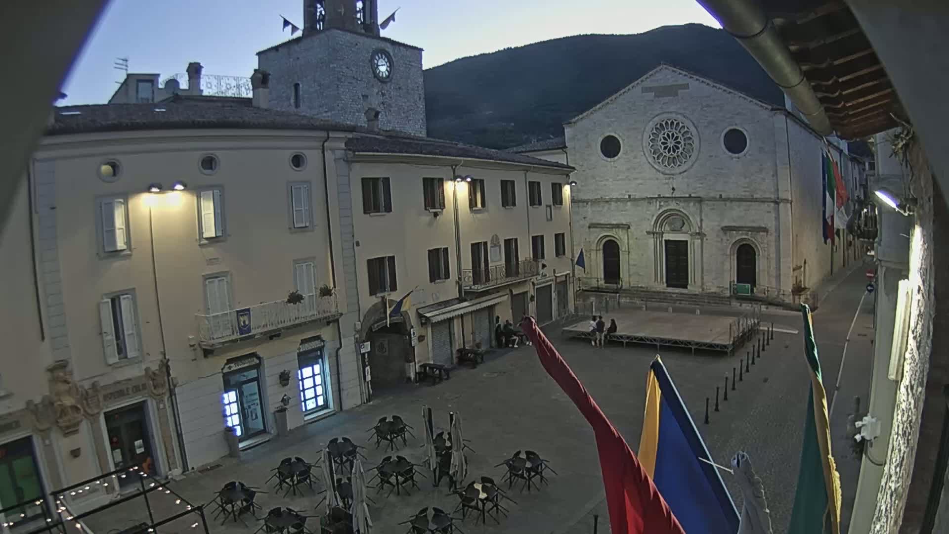 Gualdo Tadino Piazza Martiri della Libertà Square Live Cam - Perugia, Umbria, Italy