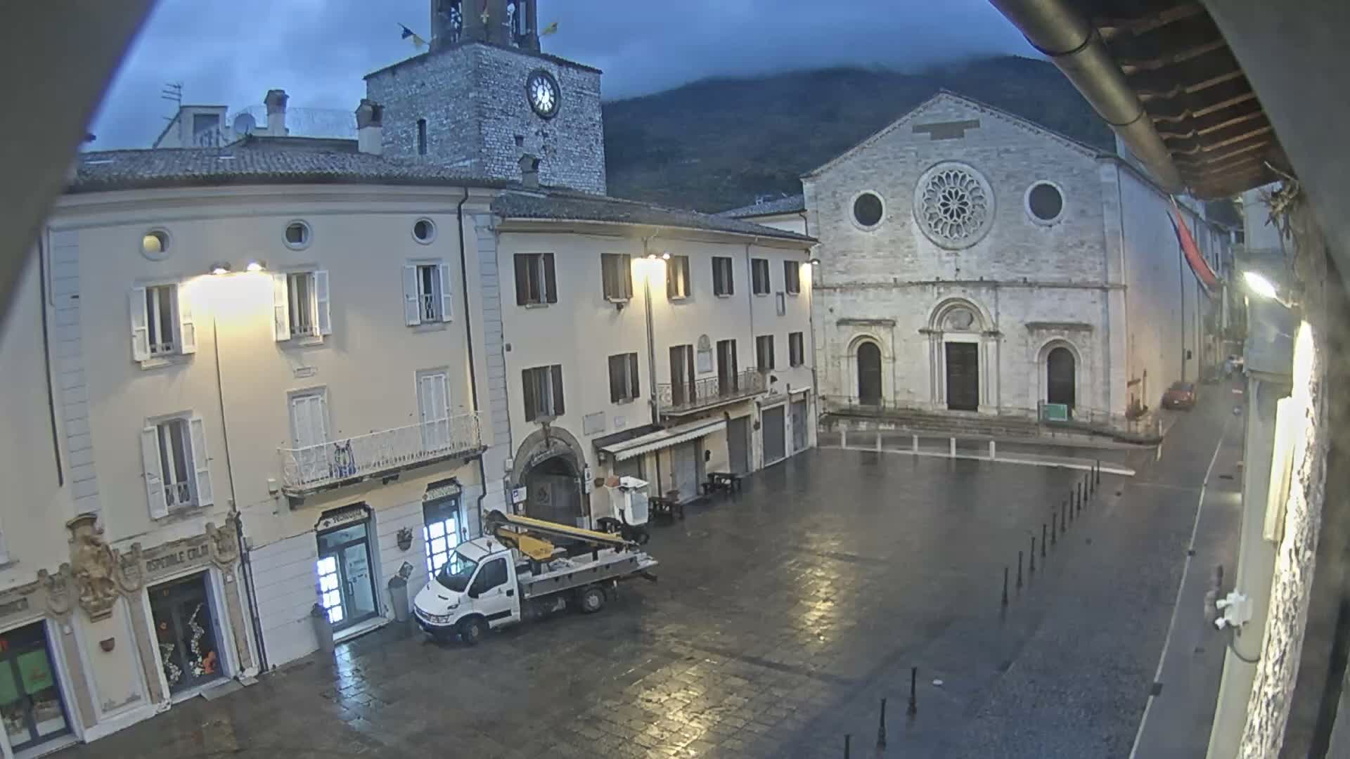 Gualdo Tadino Piazza Martiri della Libertà Square Live Cam - Perugia, Umbria, Italy