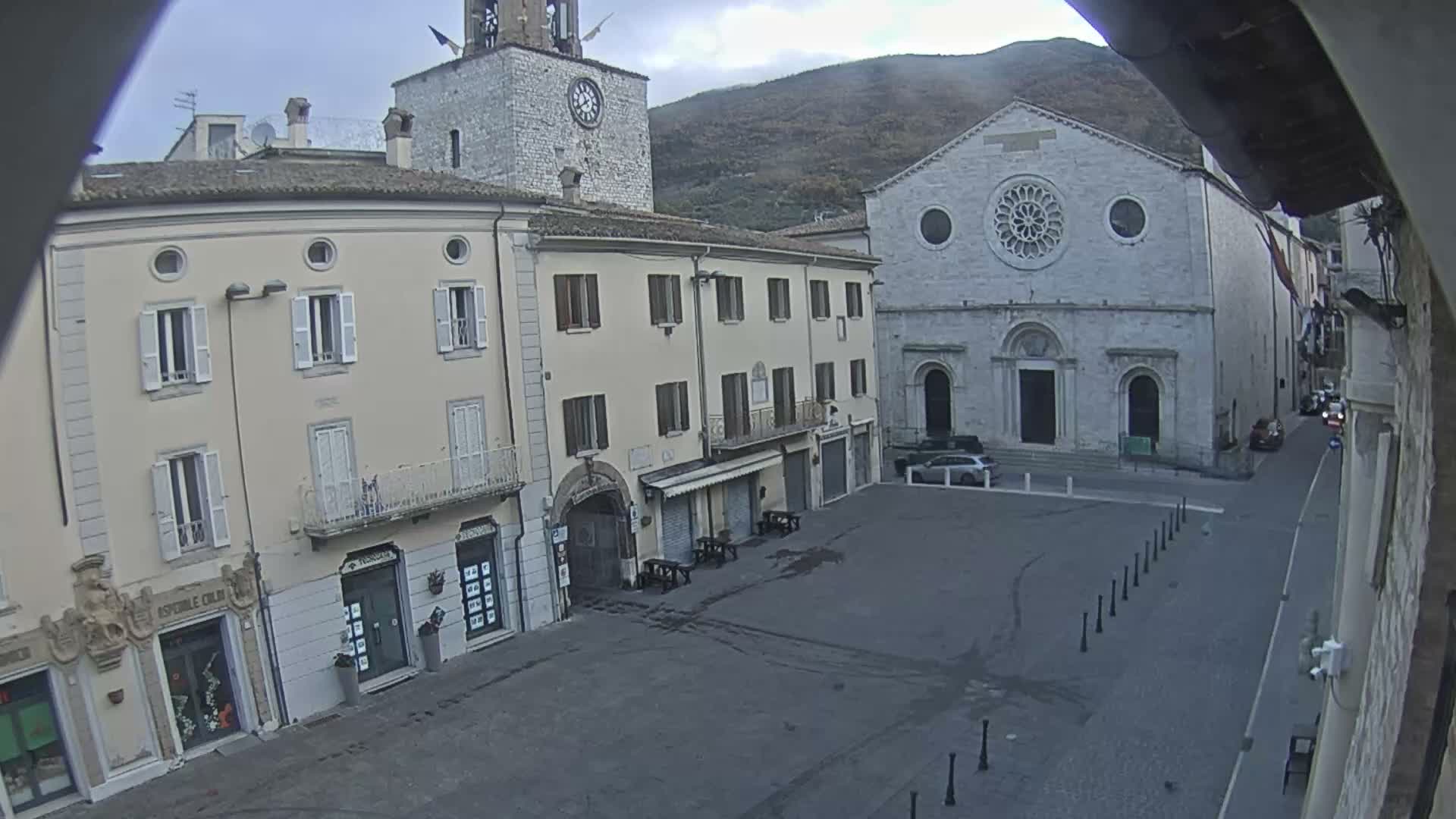 Gualdo Tadino Piazza Martiri della Libertà Square Live Cam - Perugia, Umbria, Italy