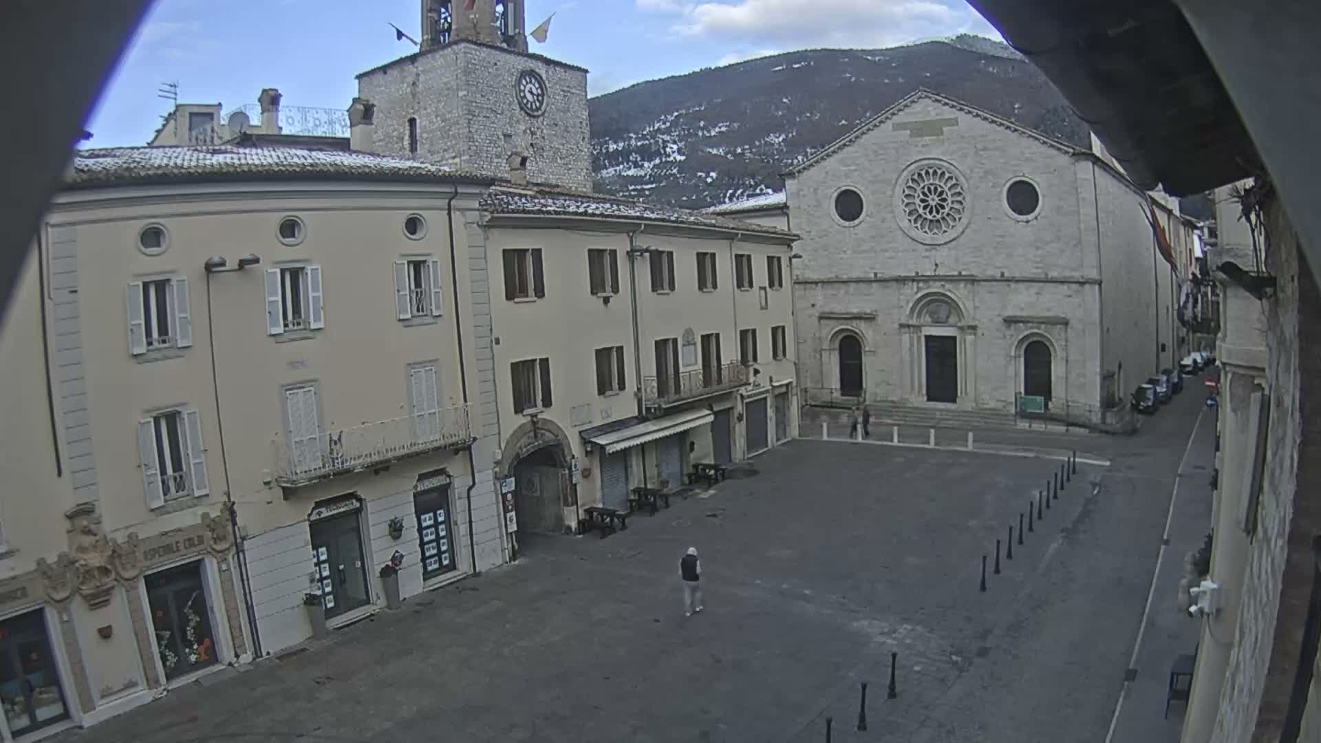 Gualdo Tadino Piazza Martiri della Libertà Square Live Cam - Perugia, Umbria, Italy