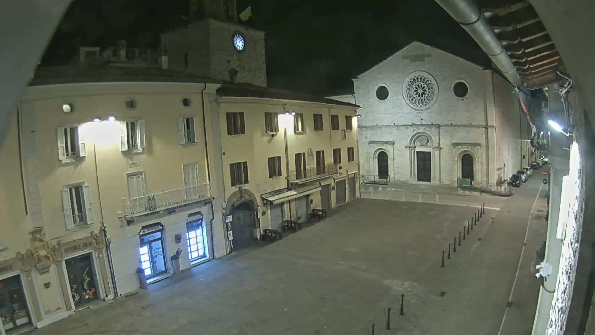 Gualdo Tadino Piazza Martiri della Libertà Square Live Cam - Perugia, Umbria, Italy