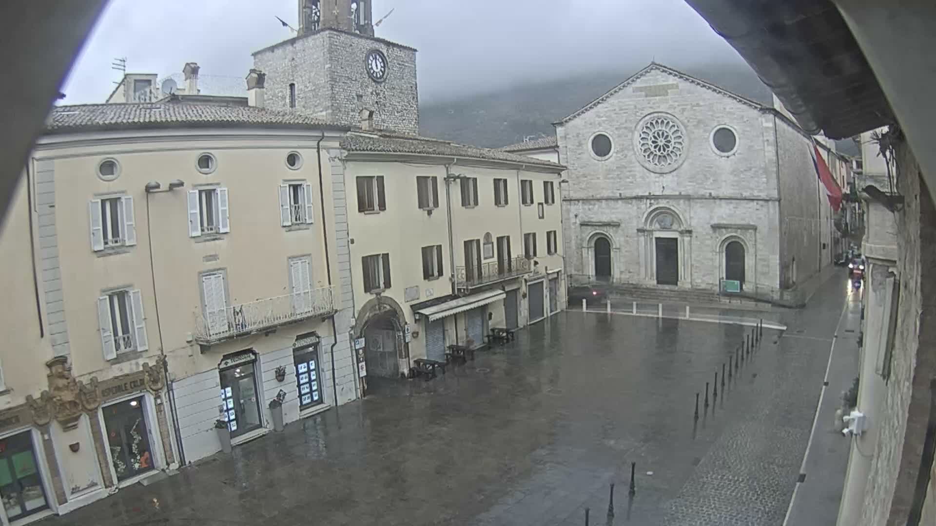 Gualdo Tadino Piazza Martiri della Libertà Square Live Cam - Perugia, Umbria, Italy