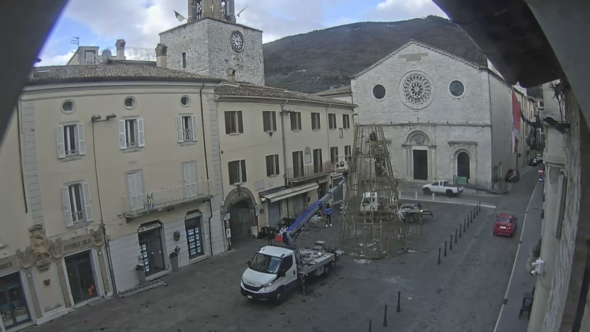 Gualdo Tadino Piazza Martiri della Libertà Square Live Cam - Perugia, Umbria, Italy