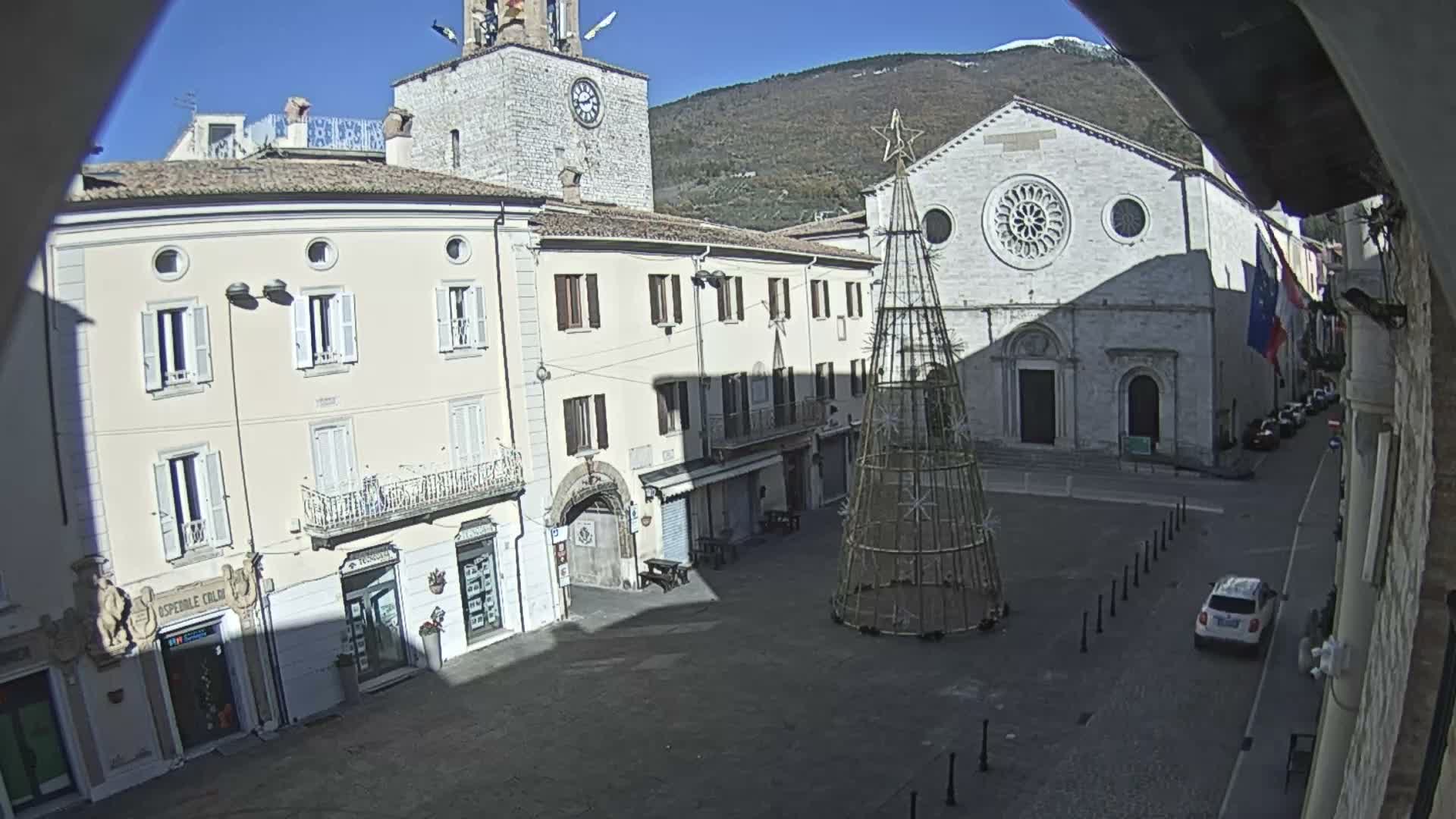 Gualdo Tadino Piazza Martiri della Libertà Square Live Cam - Perugia, Umbria, Italy