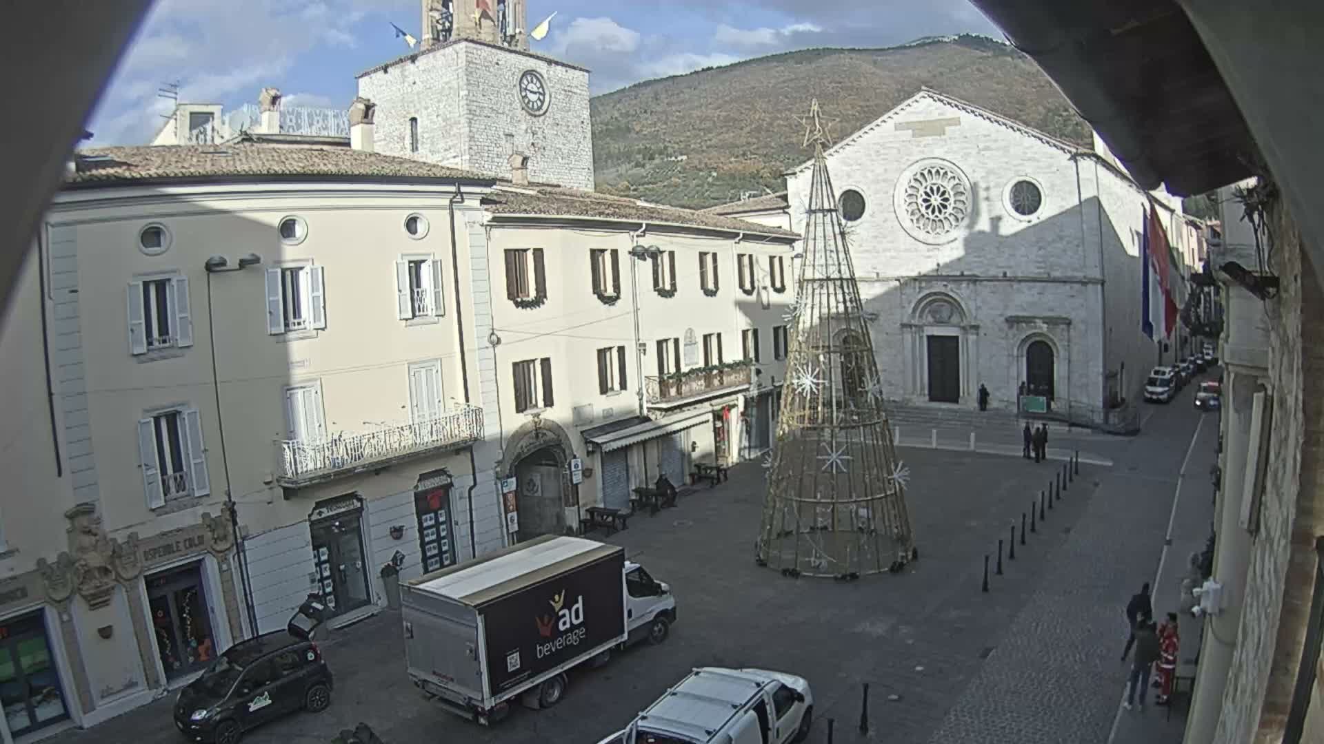 Gualdo Tadino Piazza Martiri della Libertà Square Live Cam - Perugia, Umbria, Italy