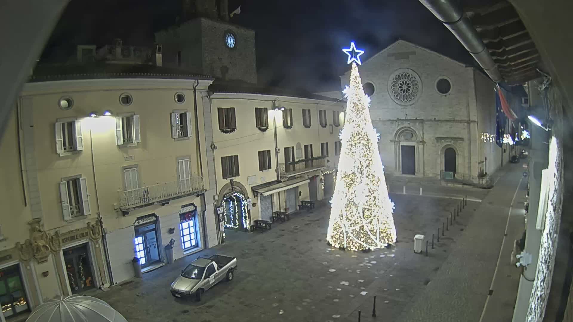 Gualdo Tadino Piazza Martiri della Libertà Square Live Cam - Perugia, Umbria, Italy
