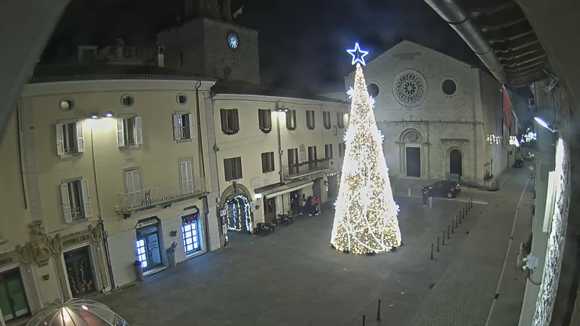 Gualdo Tadino Piazza Martiri della Libertà Square Live Cam - Perugia, Umbria, Italy