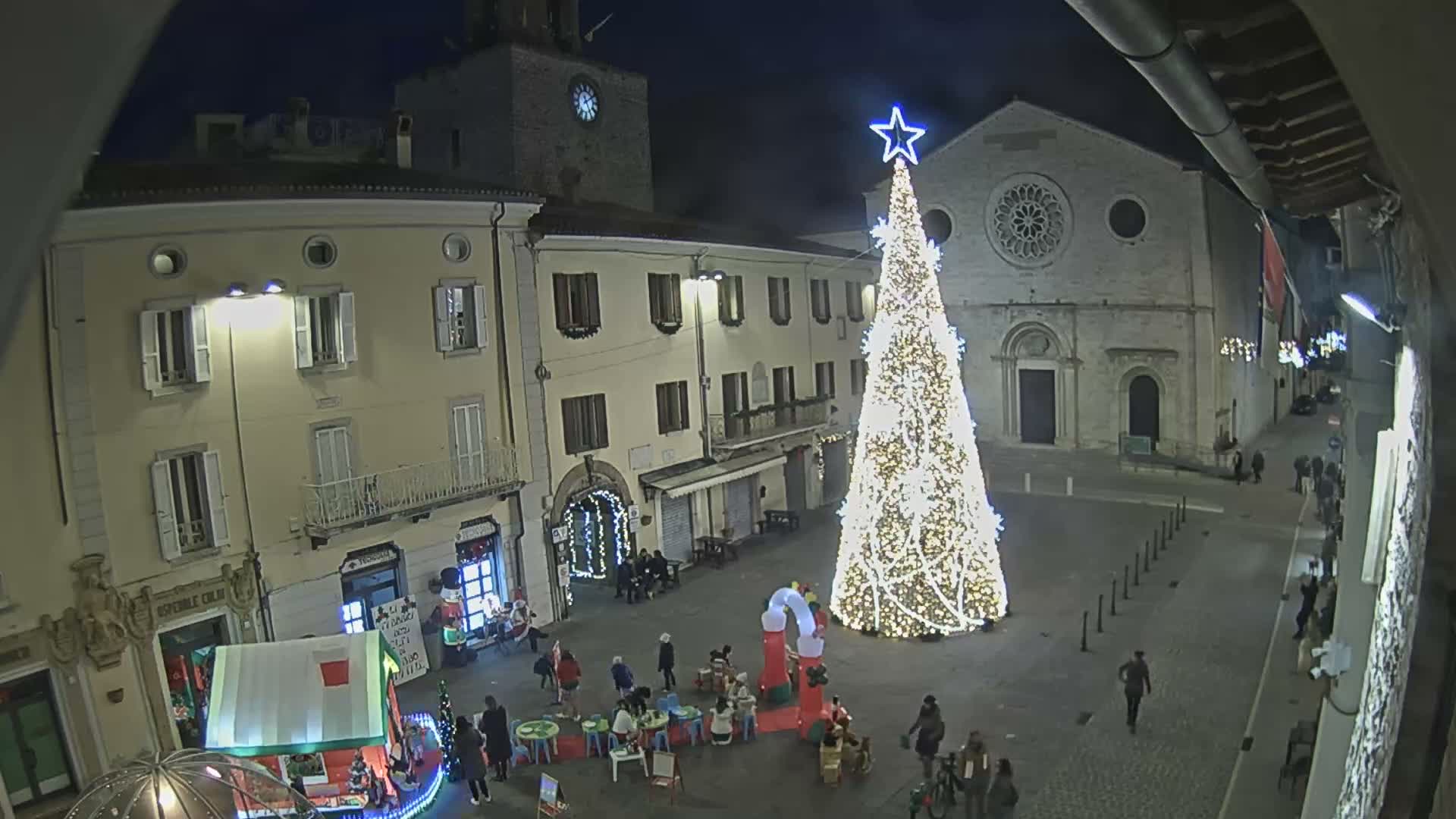 Gualdo Tadino Piazza Martiri della Libertà Square Live Cam - Perugia, Umbria, Italy