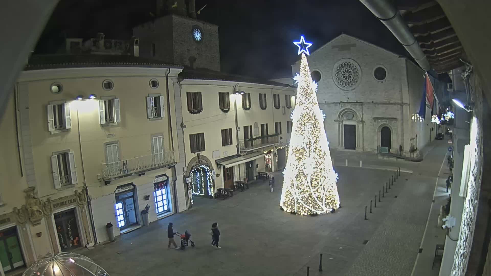 Gualdo Tadino Piazza Martiri della Libertà Square Live Cam - Perugia, Umbria, Italy