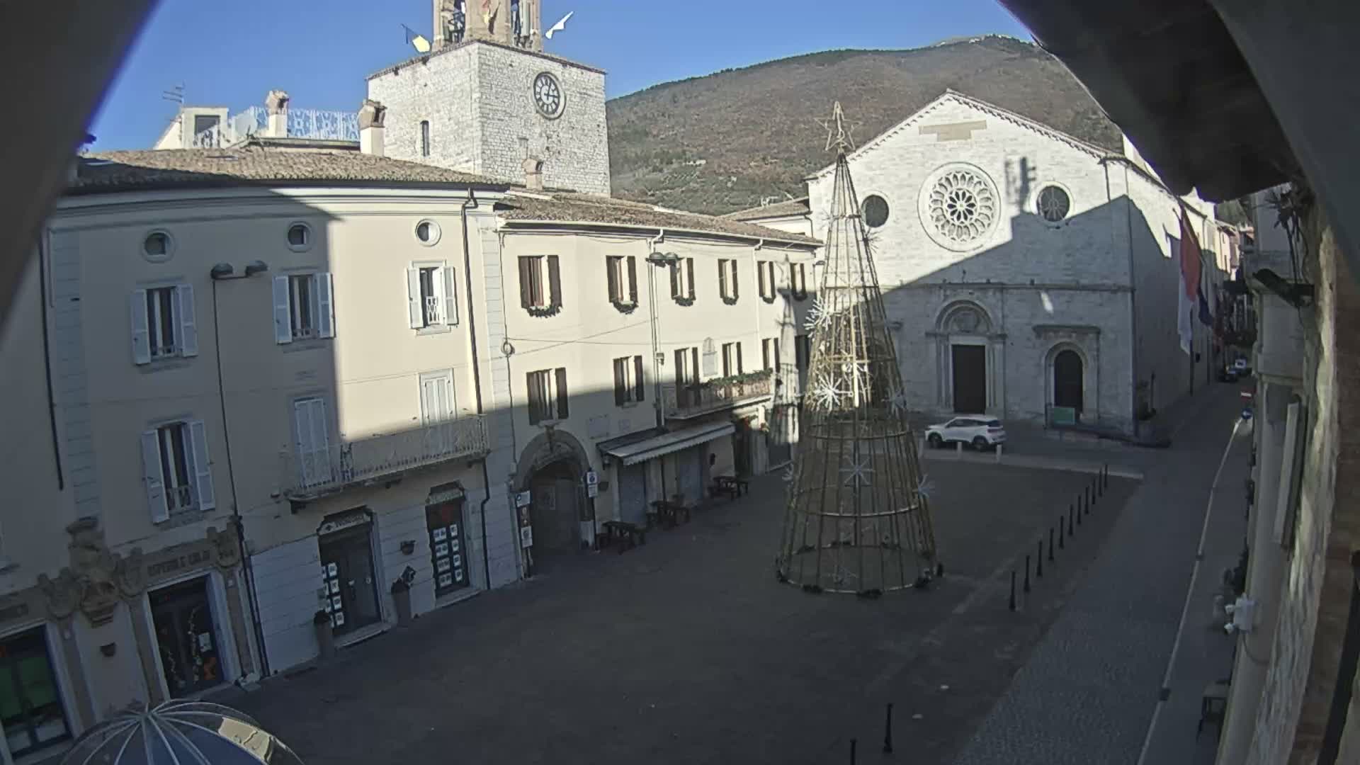 Gualdo Tadino Piazza Martiri della Libertà Square Live Cam - Perugia, Umbria, Italy