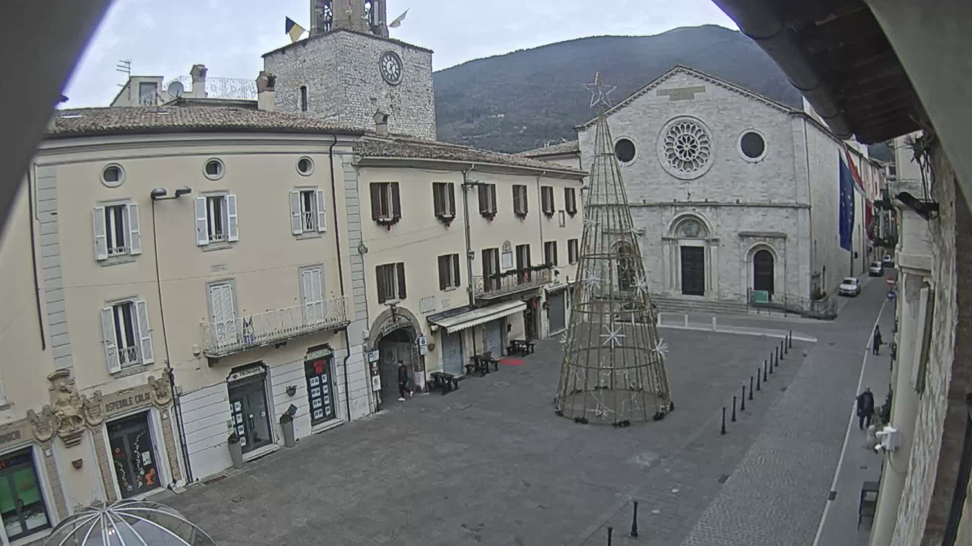 Gualdo Tadino Piazza Martiri della Libertà Square Live Cam - Perugia, Umbria, Italy