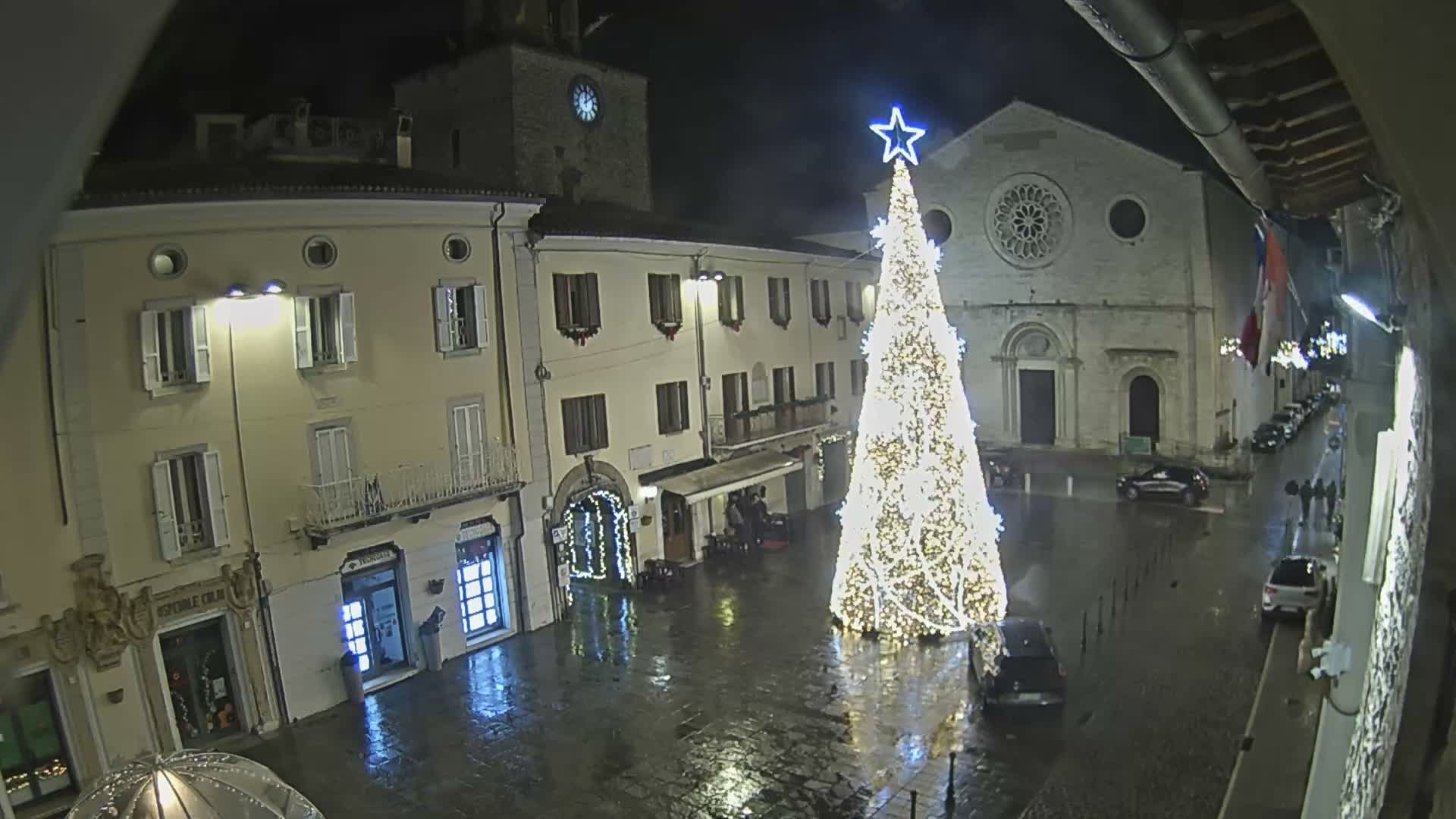 Gualdo Tadino Piazza Martiri della Libertà Square Live Cam - Perugia, Umbria, Italy