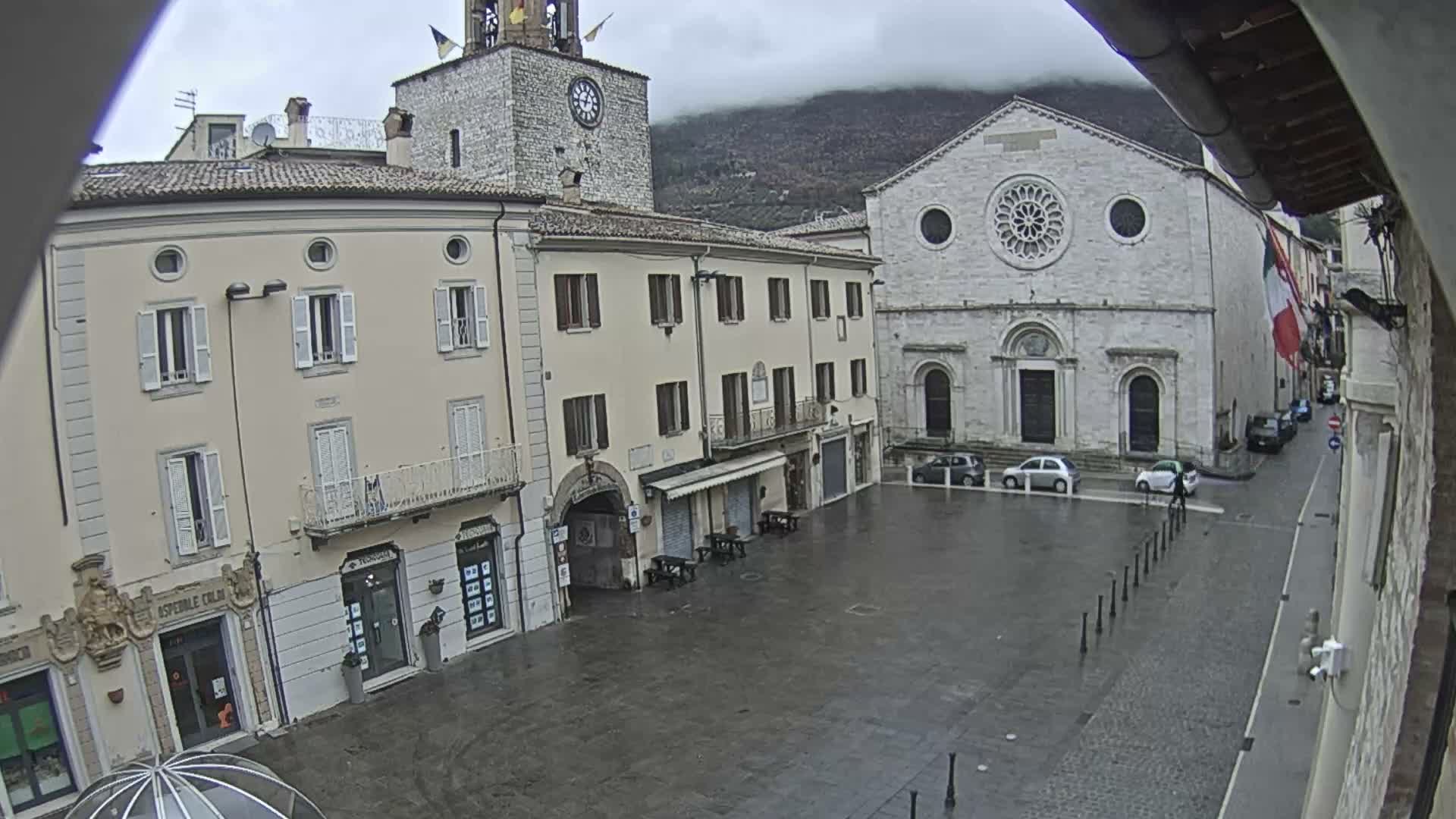 Gualdo Tadino Piazza Martiri della Libertà Square Live Cam - Perugia, Umbria, Italy
