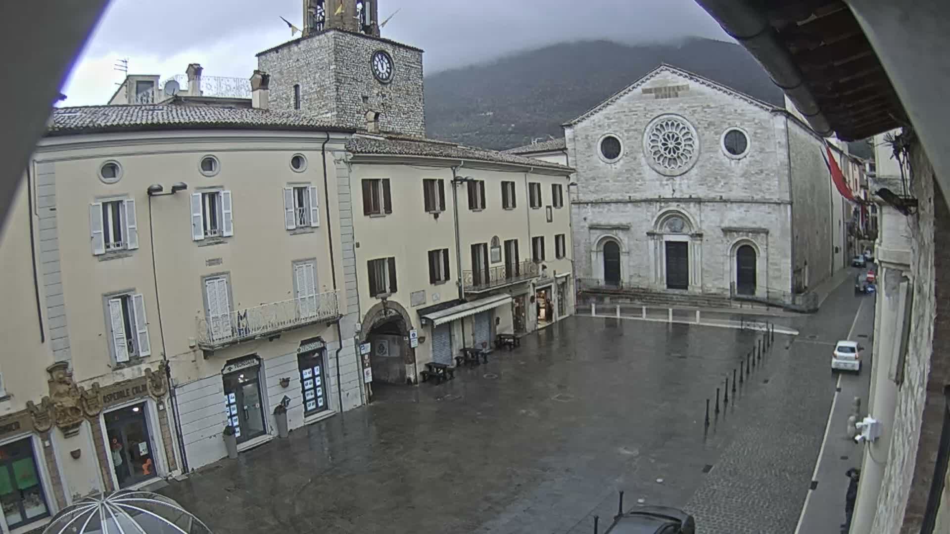 Gualdo Tadino Piazza Martiri della Libertà Square Live Cam - Perugia, Umbria, Italy