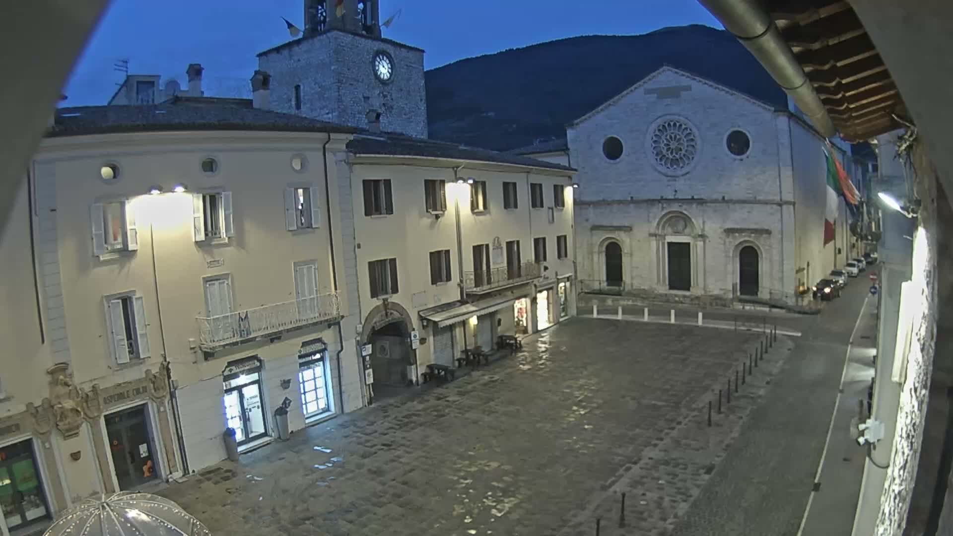 Gualdo Tadino Piazza Martiri della Libertà Square Live Cam - Perugia, Umbria, Italy