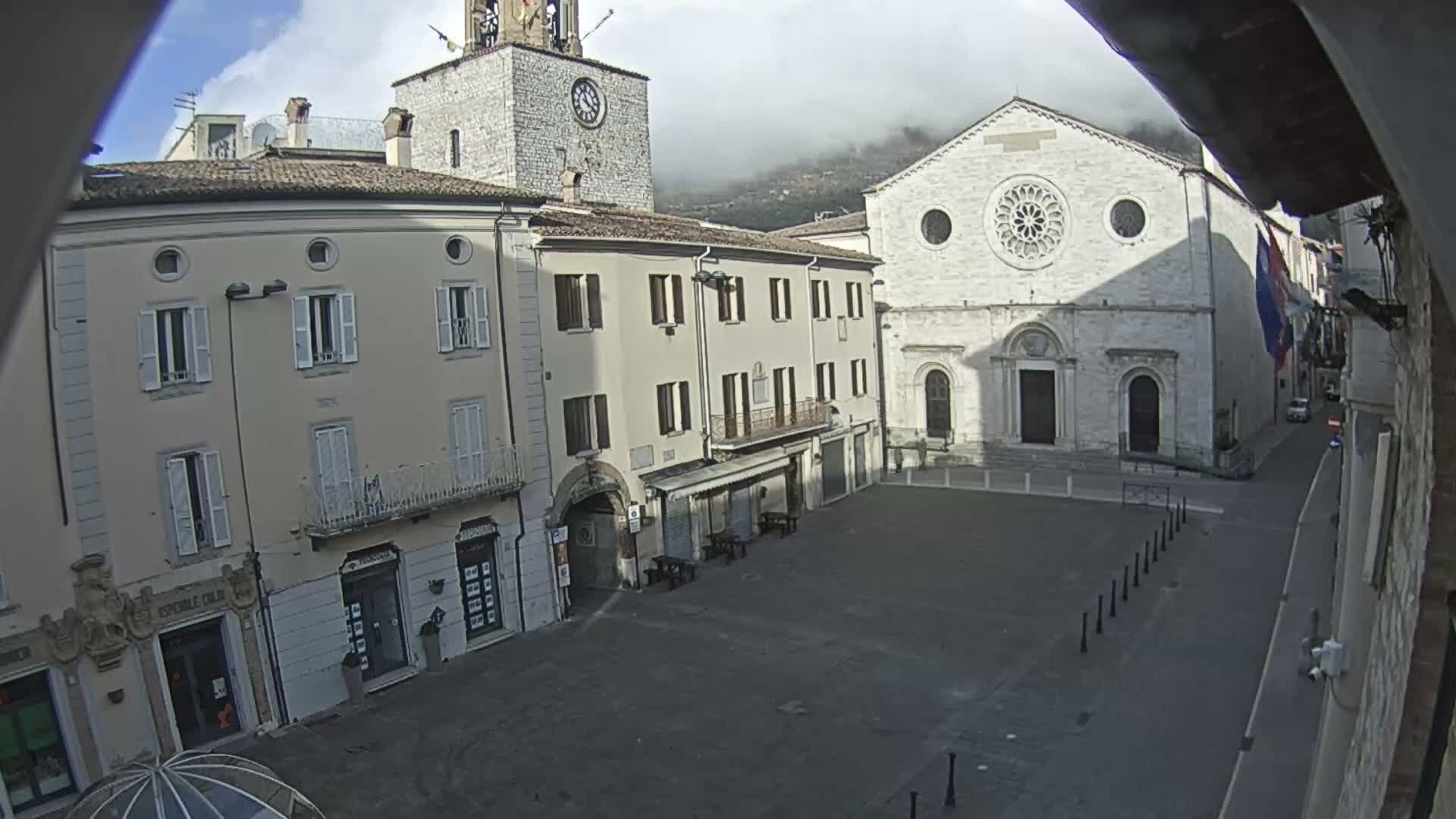 Gualdo Tadino Piazza Martiri della Libertà Square Live Cam - Perugia, Umbria, Italy