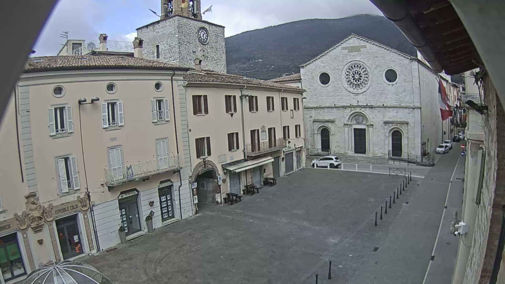 Gualdo Tadino Piazza Martiri della Libertà Square Live Cam - Perugia, Umbria, Italy