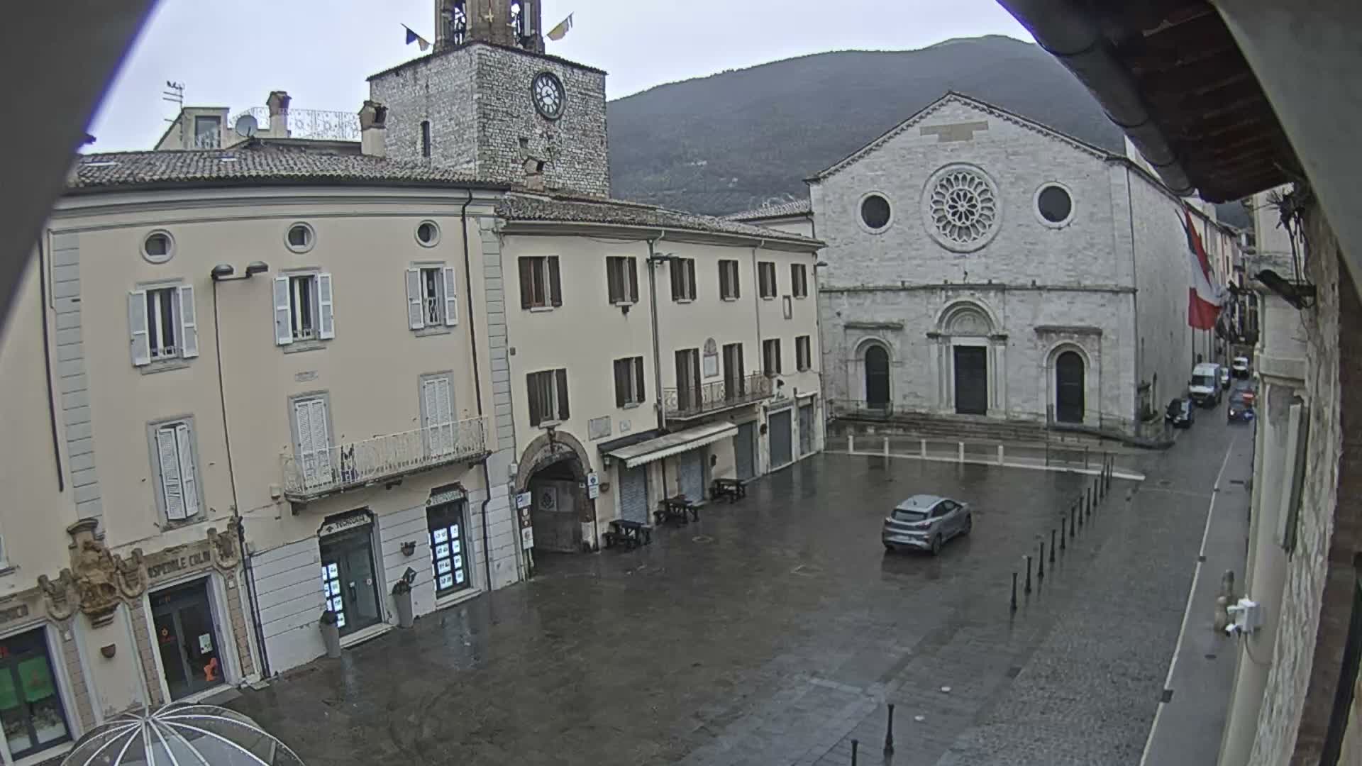 Gualdo Tadino Piazza Martiri della Libertà Square Live Cam - Perugia, Umbria, Italy