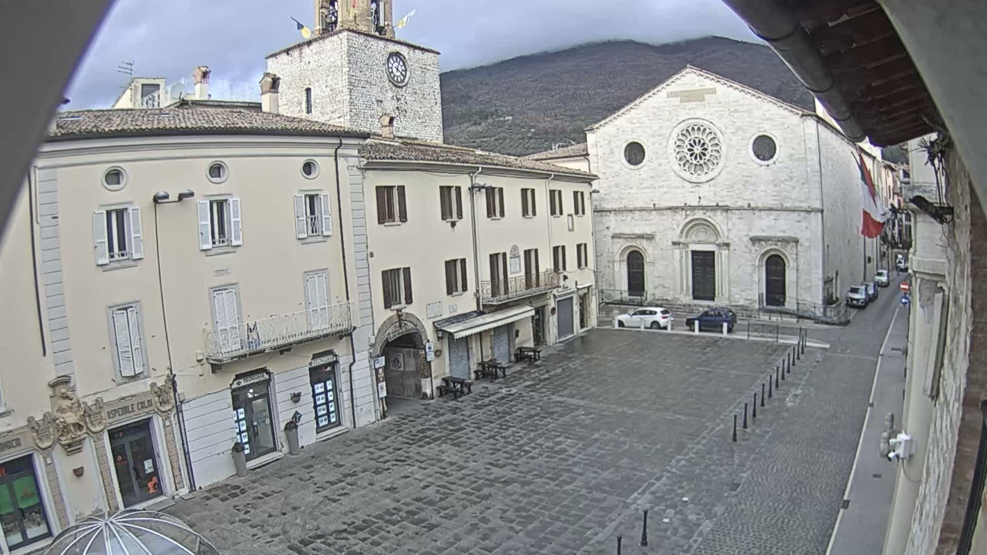 Gualdo Tadino Piazza Martiri della Libertà Square Live Cam - Perugia, Umbria, Italy