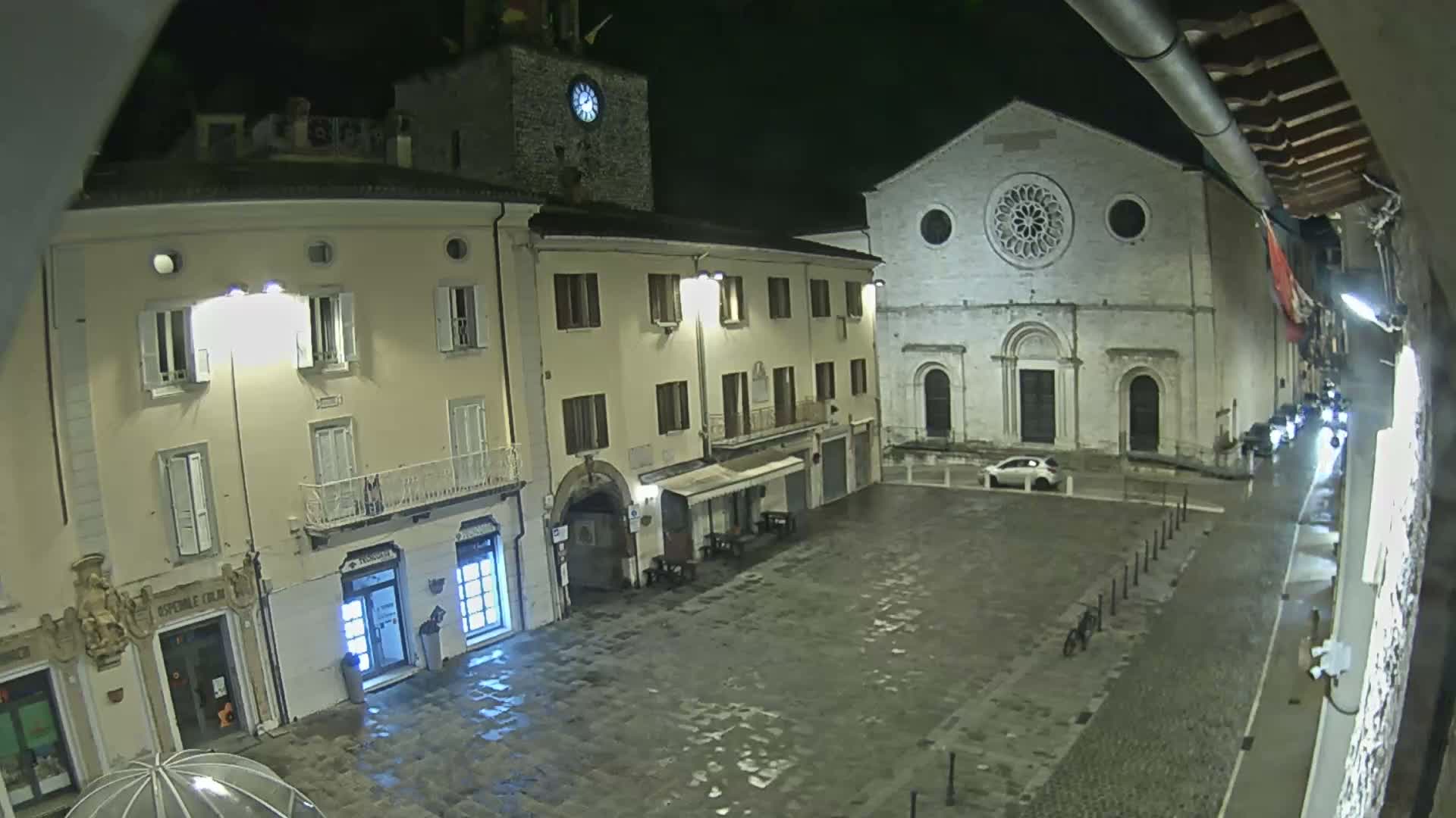 Gualdo Tadino Piazza Martiri della Libertà Square Live Cam - Perugia, Umbria, Italy
