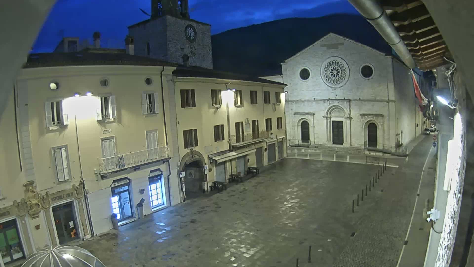 Gualdo Tadino Piazza Martiri della Libertà Square Live Cam - Perugia, Umbria, Italy