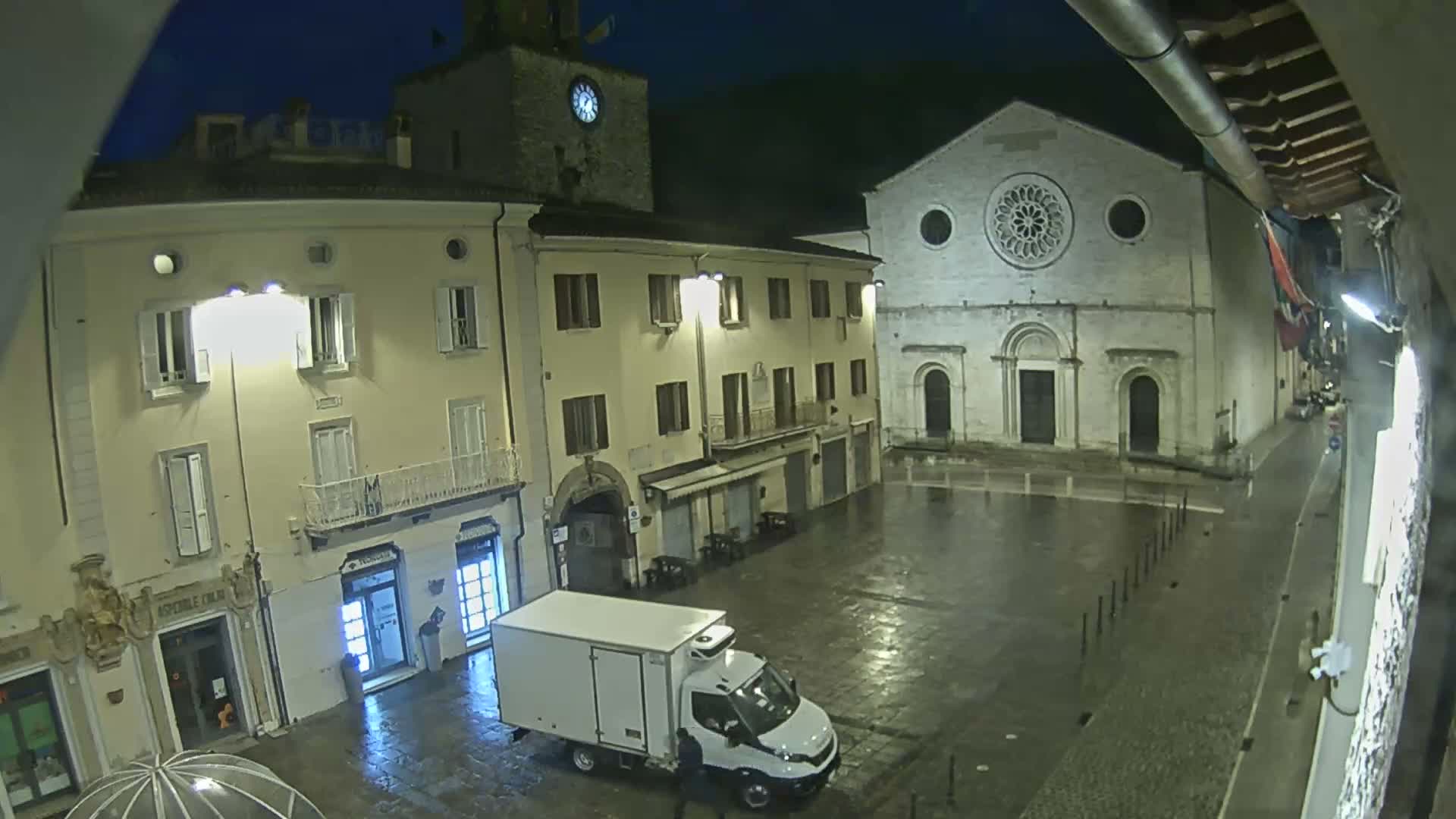 Gualdo Tadino Piazza Martiri della Libertà Square Live Cam - Perugia, Umbria, Italy