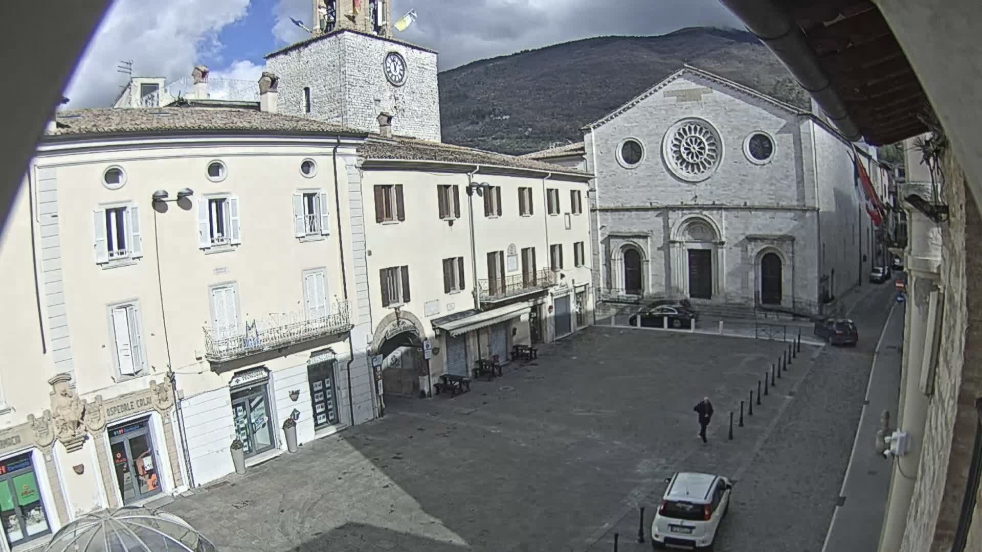 Gualdo Tadino Piazza Martiri della Libertà Square Live Cam - Perugia, Umbria, Italy
