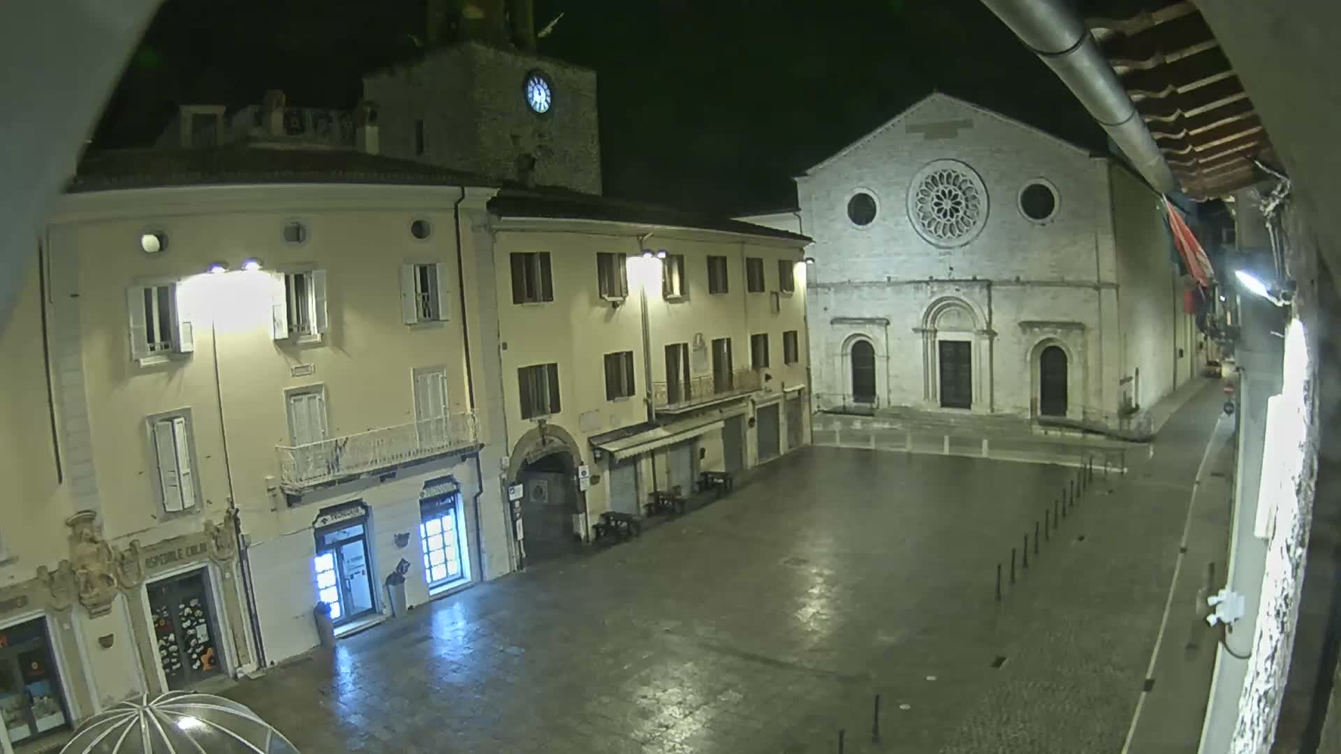 Gualdo Tadino Piazza Martiri della Libertà Square Live Cam - Perugia, Umbria, Italy