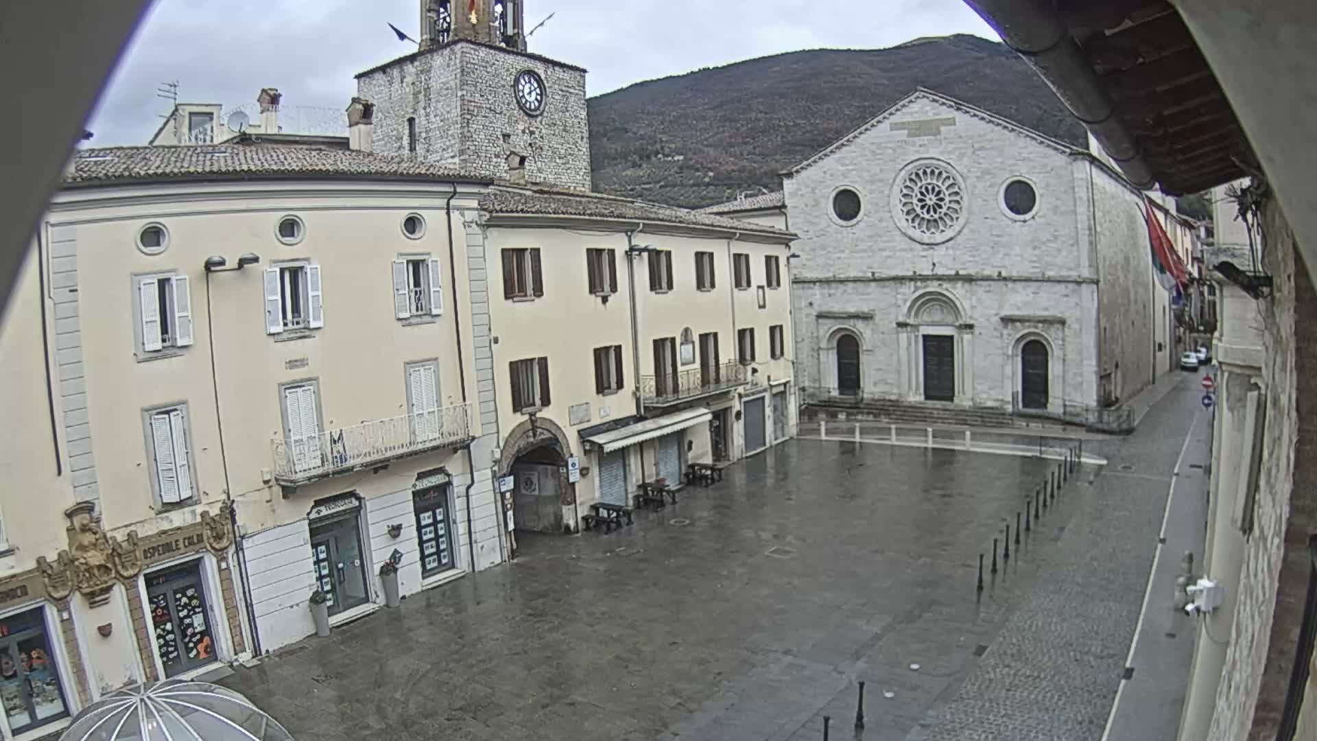 Gualdo Tadino Piazza Martiri della Libertà Square Live Cam - Perugia, Umbria, Italy