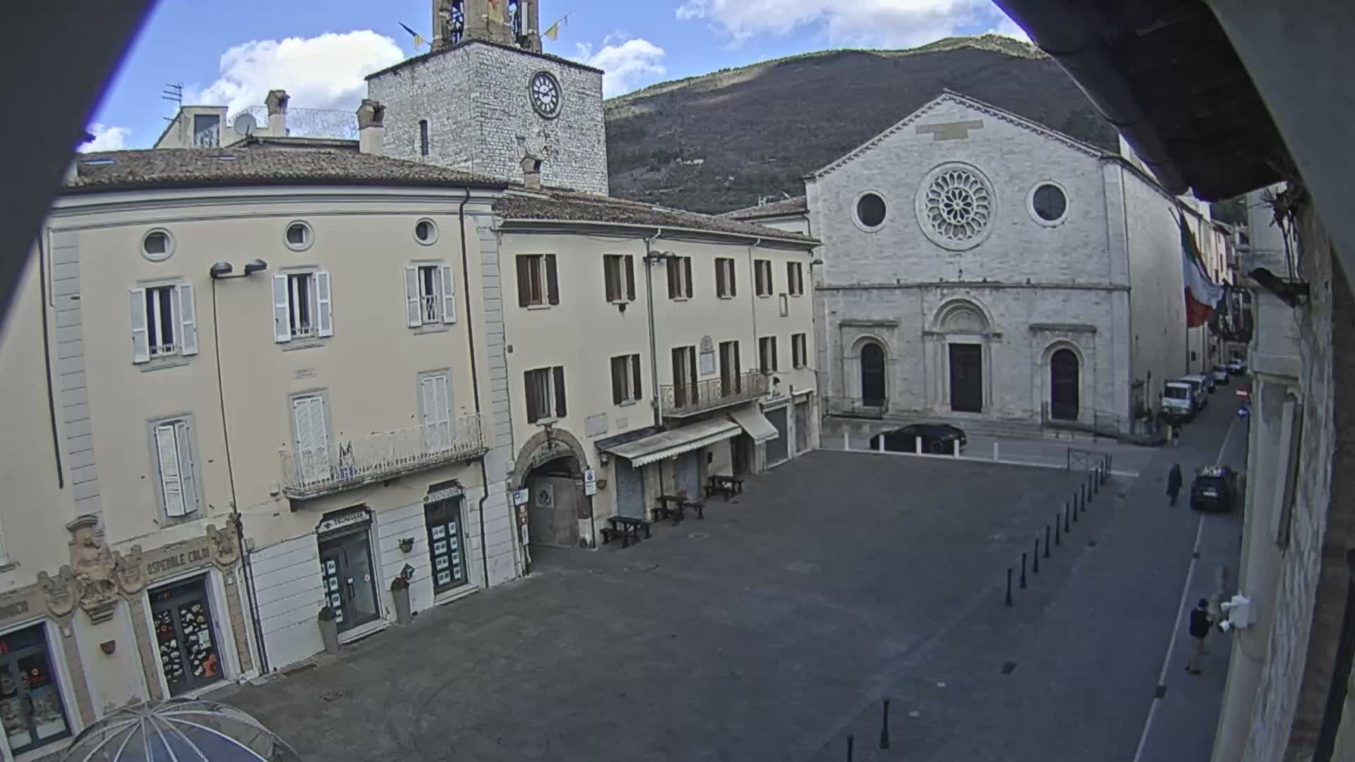 Gualdo Tadino Piazza Martiri della Libertà Square Live Cam - Perugia, Umbria, Italy