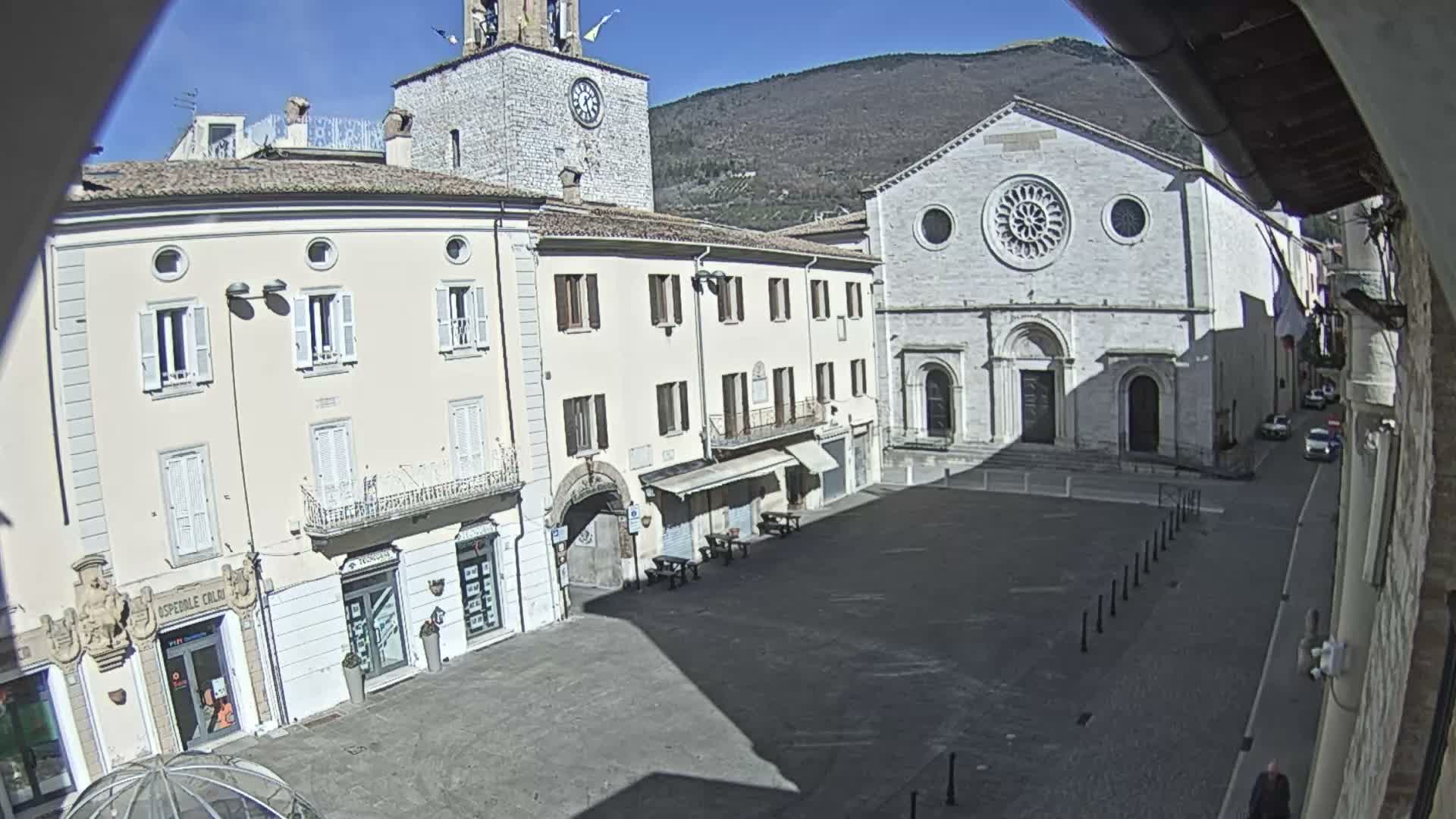 Gualdo Tadino Piazza Martiri della Libertà Square Live Cam - Perugia, Umbria, Italy