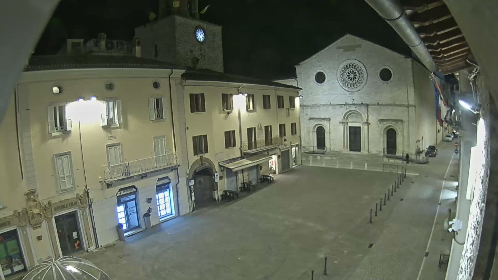 Gualdo Tadino Piazza Martiri della Libertà Square Live Cam - Perugia, Umbria, Italy