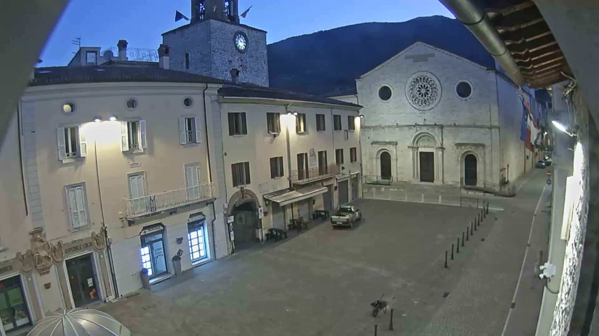 Gualdo Tadino Piazza Martiri della Libertà Square Live Cam - Perugia, Umbria, Italy