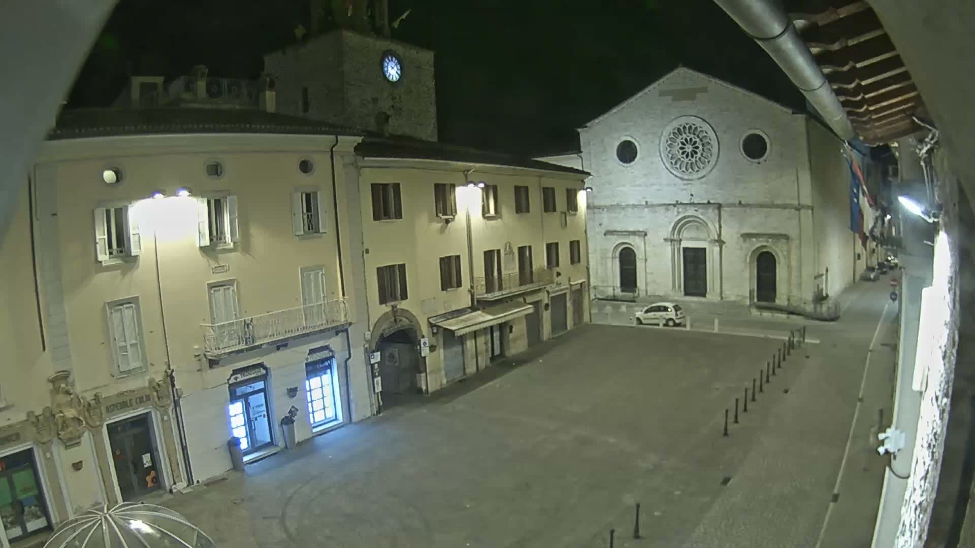 Gualdo Tadino Piazza Martiri della Libertà Square Live Cam - Perugia, Umbria, Italy