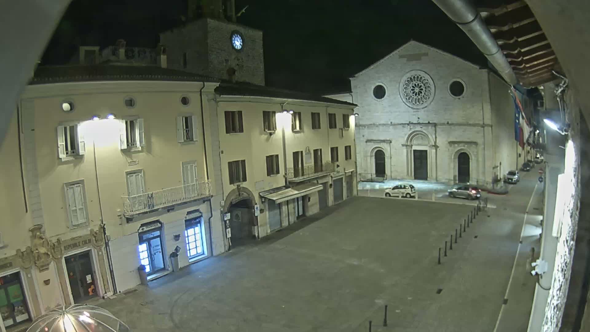 Gualdo Tadino Piazza Martiri della Libertà Square Live Cam - Perugia, Umbria, Italy