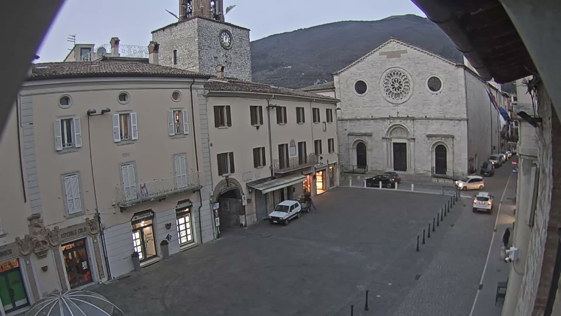 Gualdo Tadino Piazza Martiri della Libertà Square Live Cam - Perugia, Umbria, Italy