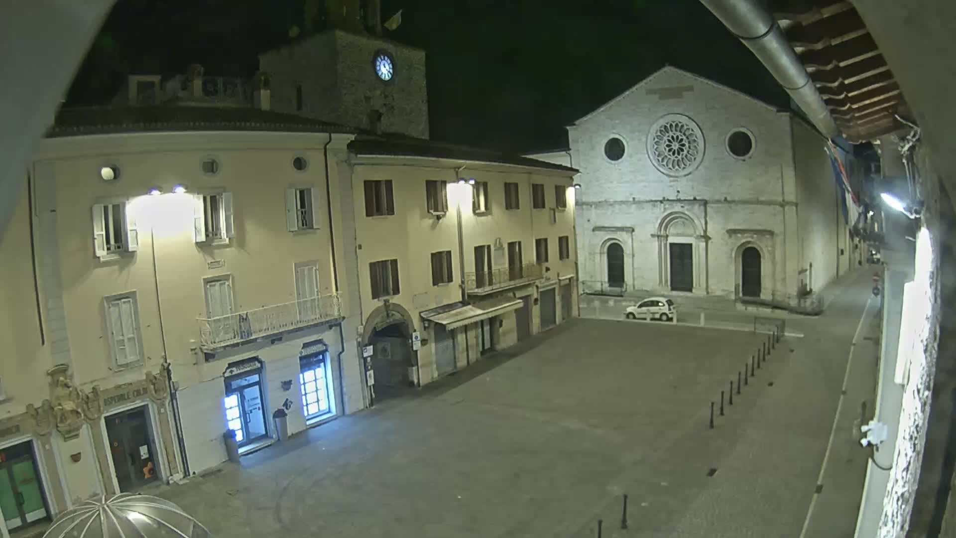 Gualdo Tadino Piazza Martiri della Libertà Square Live Cam - Perugia, Umbria, Italy