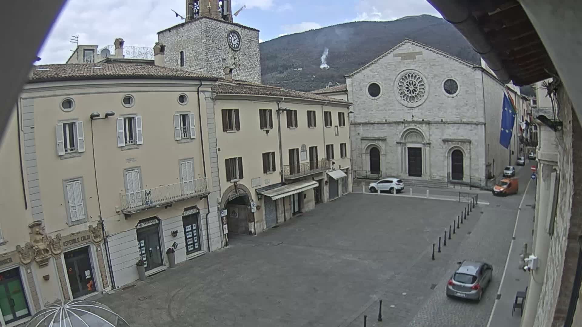 Gualdo Tadino Piazza Martiri della Libertà Square Live Cam - Perugia, Umbria, Italy